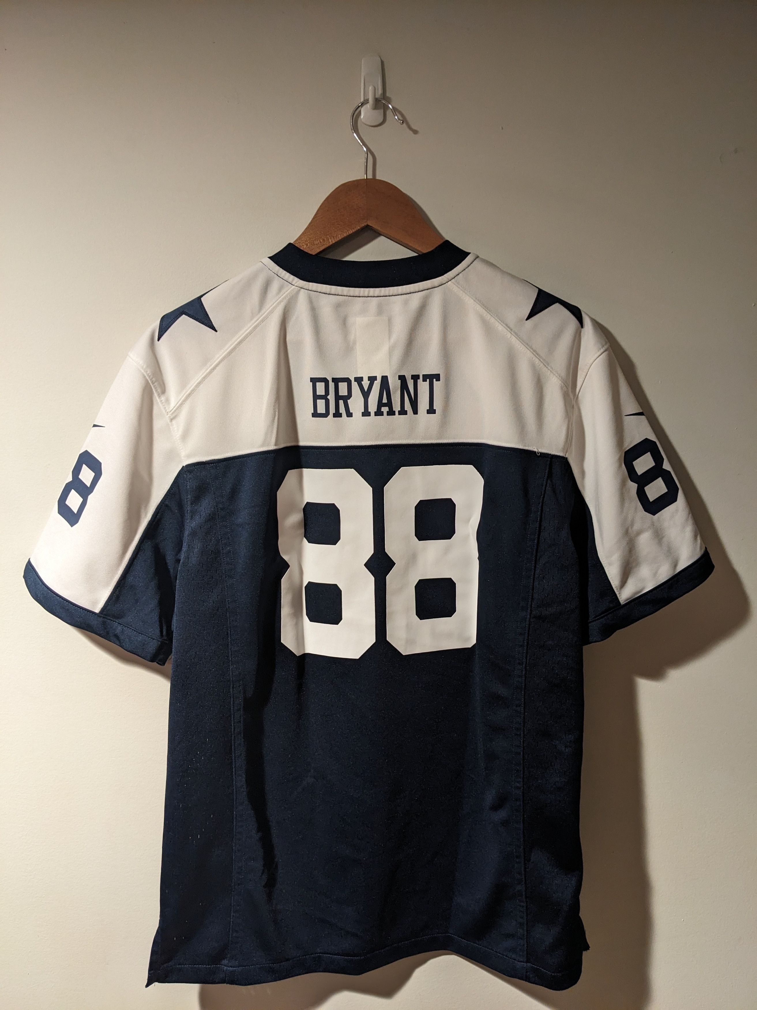 Nike Dallas Cowboys NFL Football Bryant Boys XL Football Jersey Size US XL / EU 56 / 4 - 1 Thumbnail