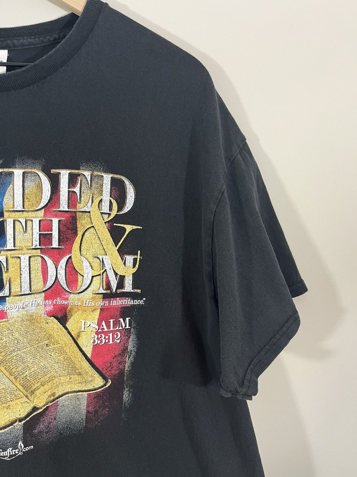Vintage Faded Bible Quote Religion American Flag Y2K Tee Size US L / EU 52-54 / 3 - 5 Thumbnail