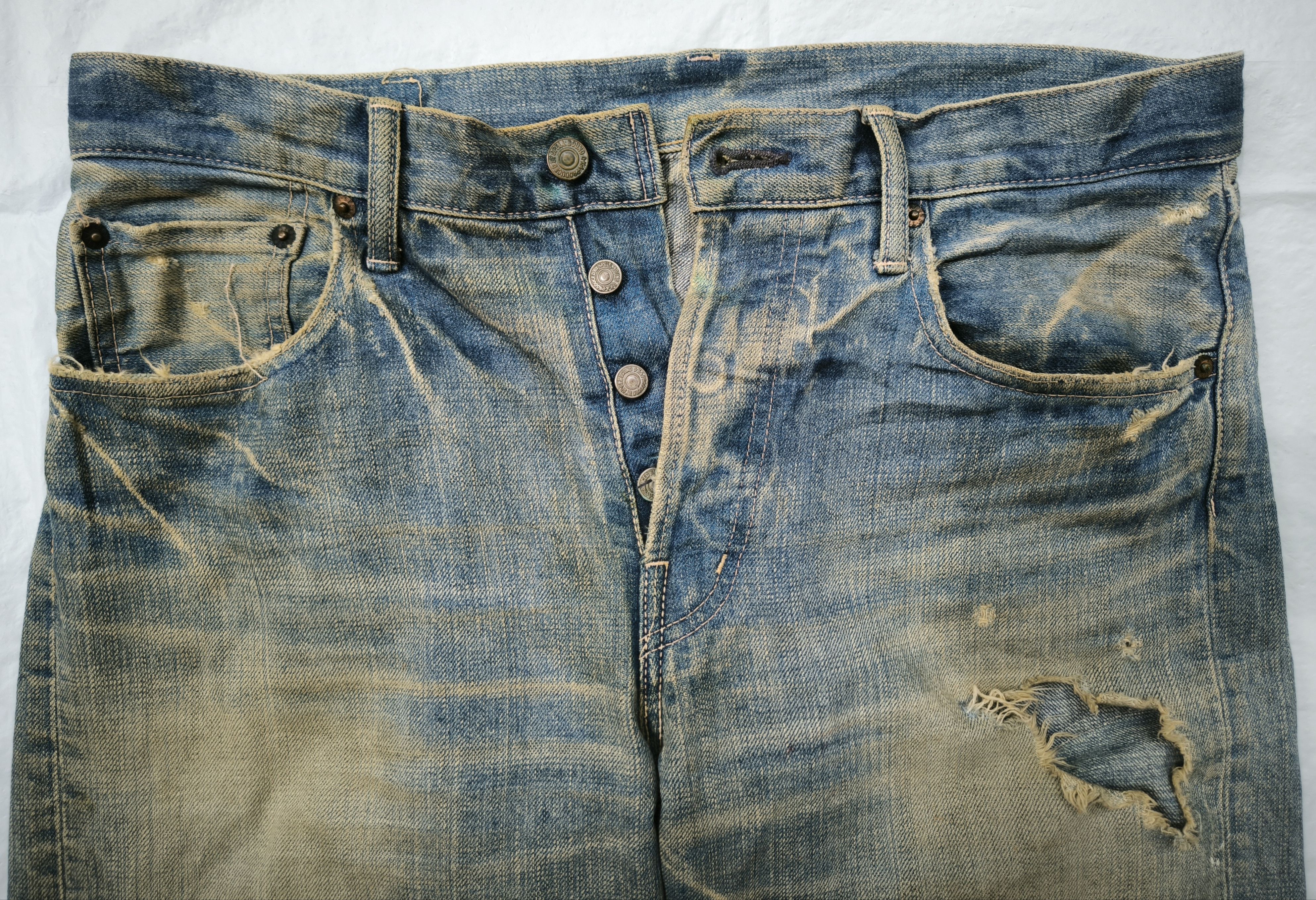 Spellbound SPELLBOUND distressed homeless relaxed jeans Size US 33 - 2 Thumbnail
