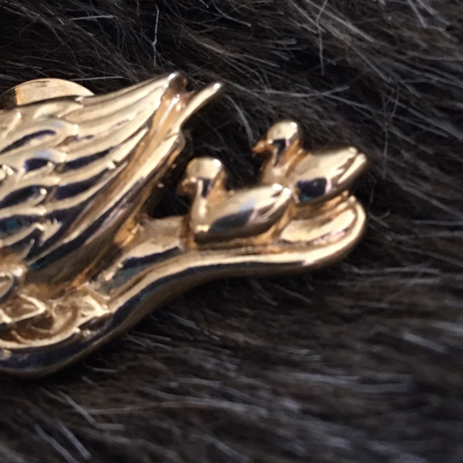 Vintage Vintage Avon 1992 gold tone swan family brooch pin Size ONE SIZE - 4 Thumbnail