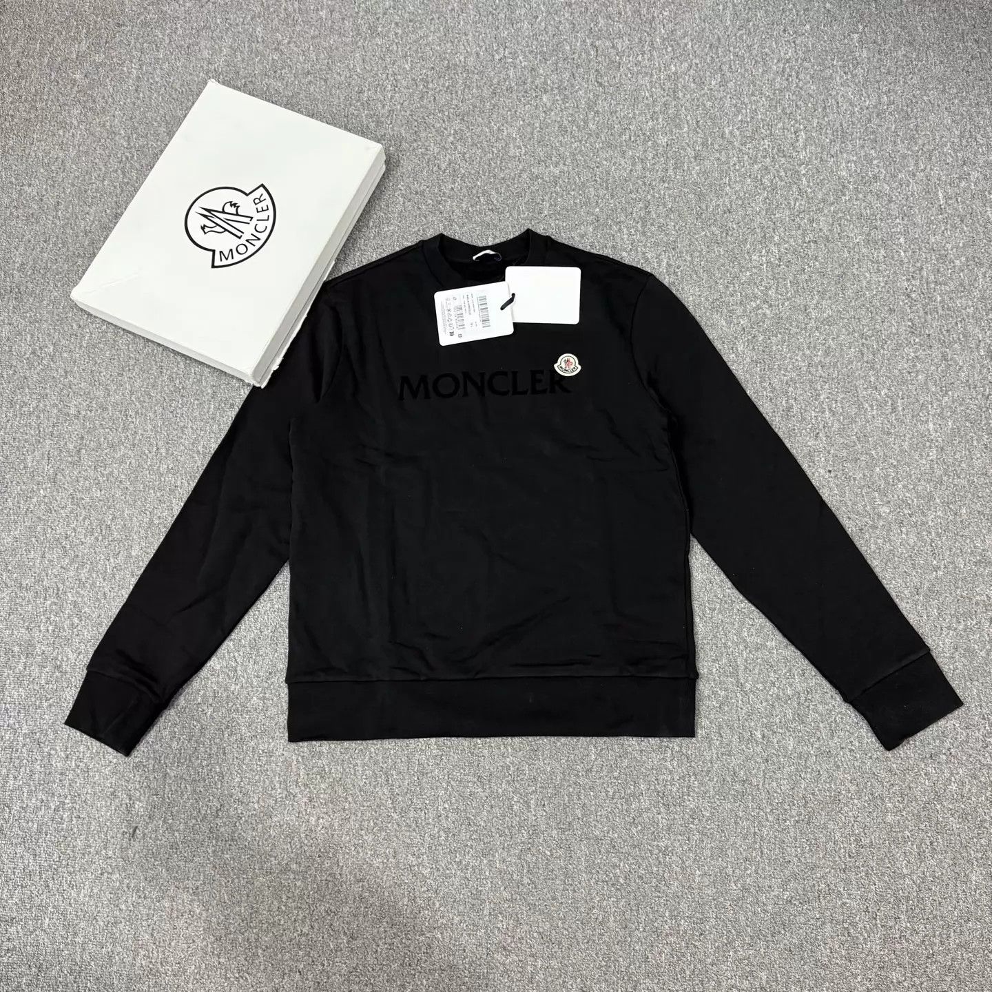 Moncler Moncler Black Chest Logo Sweatshirt L NWT Size L / US 10 / IT 46 - 1 Thumbnail