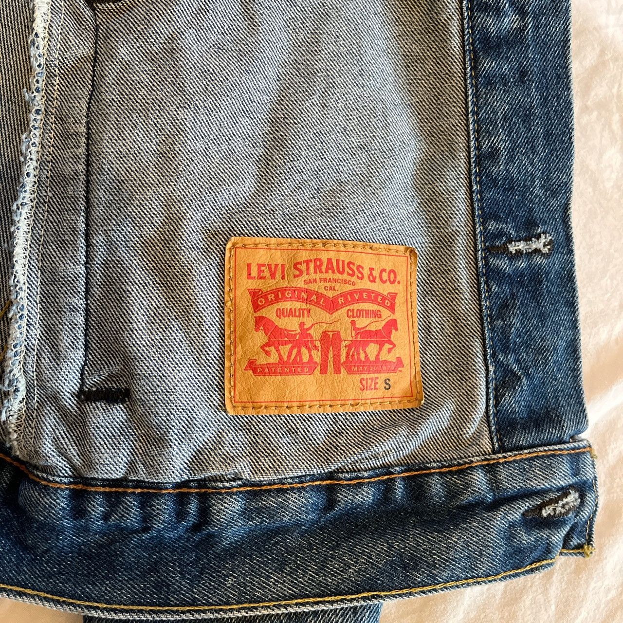 Levi's Levi’s pride edition 🌈 Size US S / EU 44-46 / 1 - 5 Thumbnail