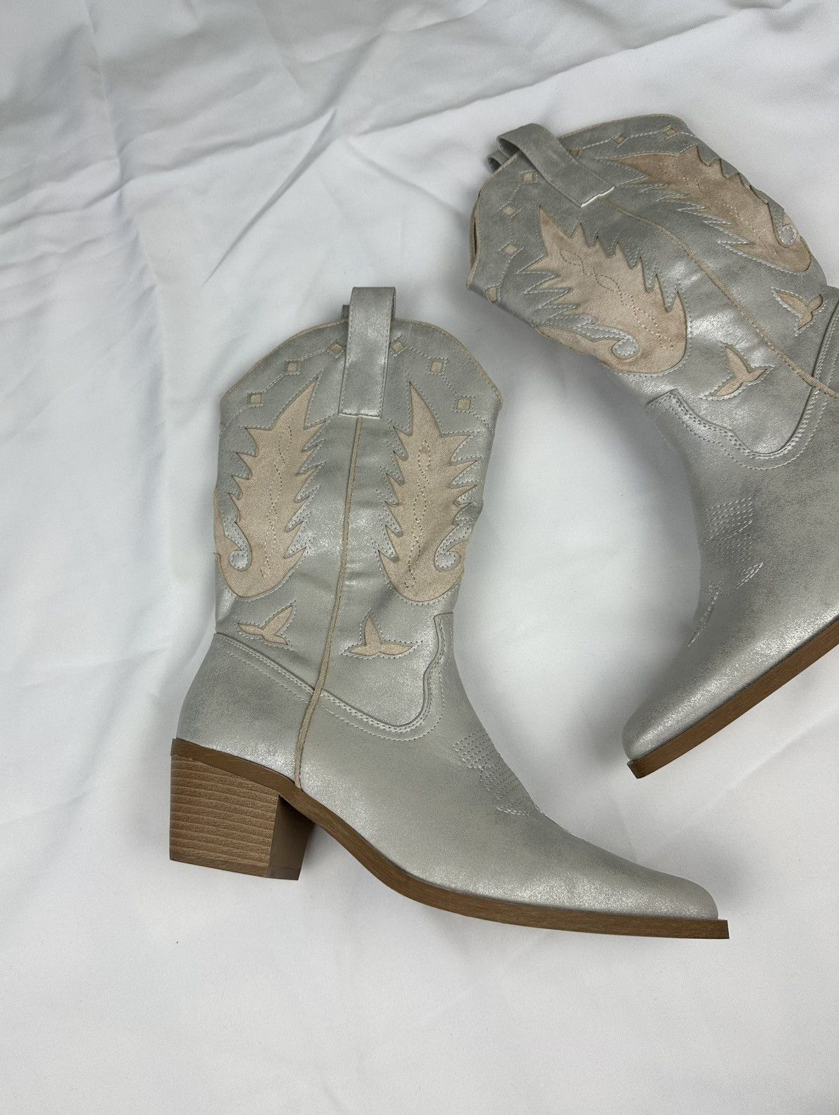 Other Women’s Cowboy biker Western ankle boots Silver 8.5US/40 Eur Size US 8.5 / IT 38.5 - 3 Thumbnail