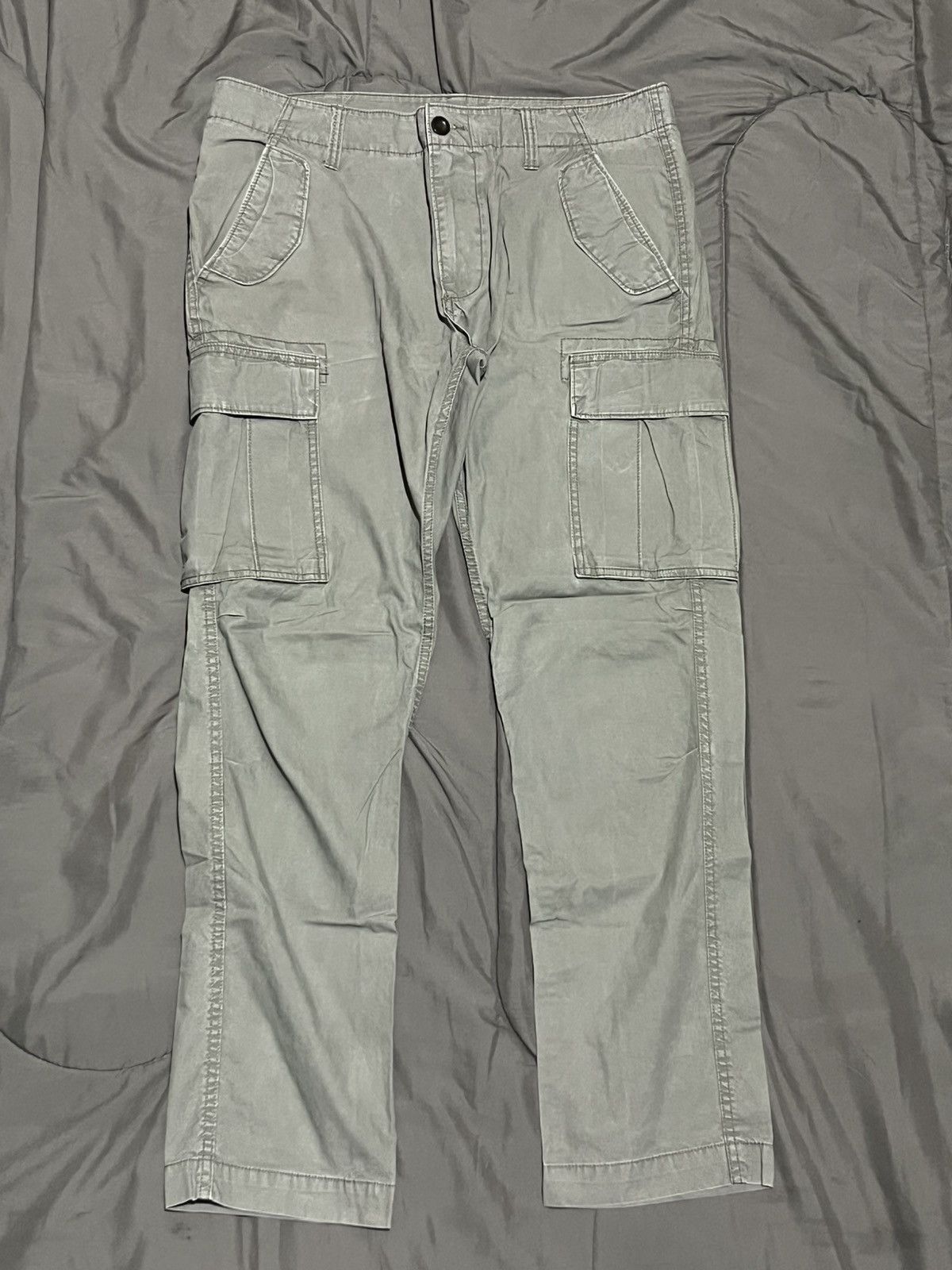 Old Navy Khaki Old Navy Cargo Pants Size US 32 / EU 48 - 1 Thumbnail