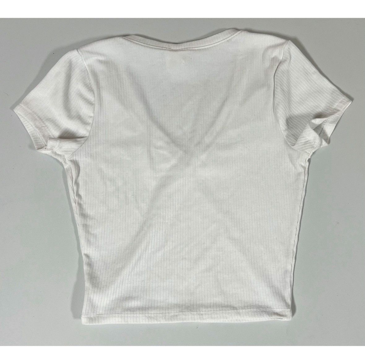 Tillys Tillys White Ribbed V-Neck Tee T-Shirt Top Blouse Size S 🤍 Size S / US 4 / IT 40 - 3 Thumbnail
