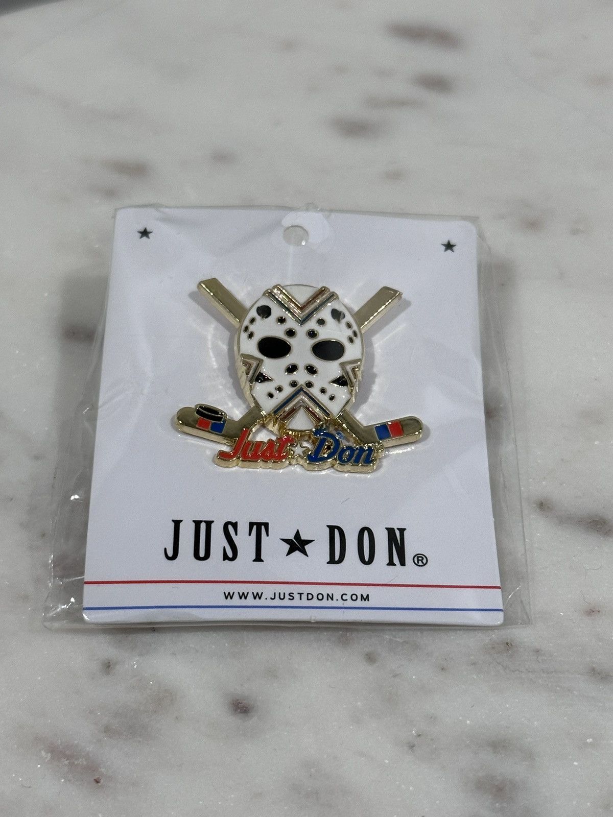Just Don NHL Hockey Mask w/ Sticks Logo Gold Pin