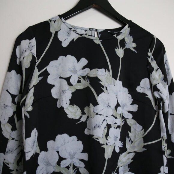 Club Monaco Club Monaco Floral Open Cut Long Sleeve High Neck Blouse Size XS / US 0-2 / IT 36-38 - 2 Thumbnail