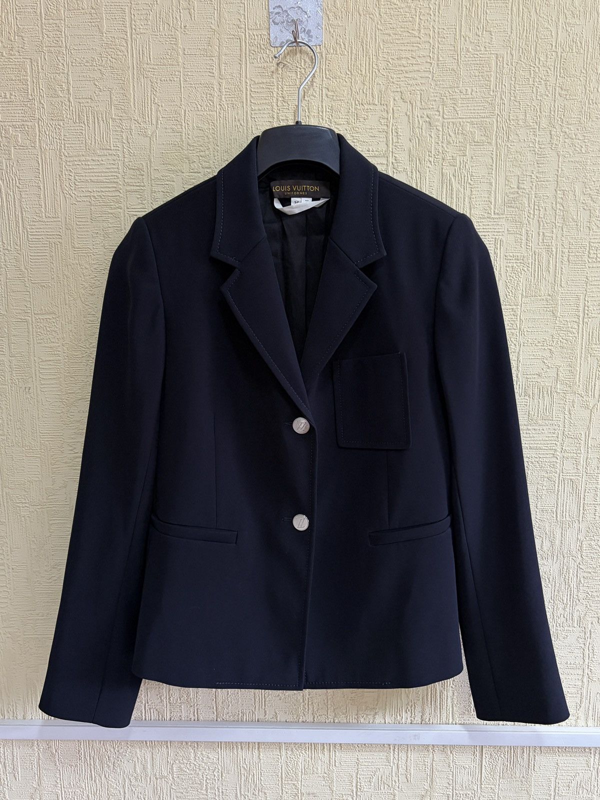 Louis Vuitton Louis Vuitton Uniforms Navy Blazer Silver Logo Buttons Sz 36 Size XS / US 0-2 / IT 36-38 - 1 Thumbnail