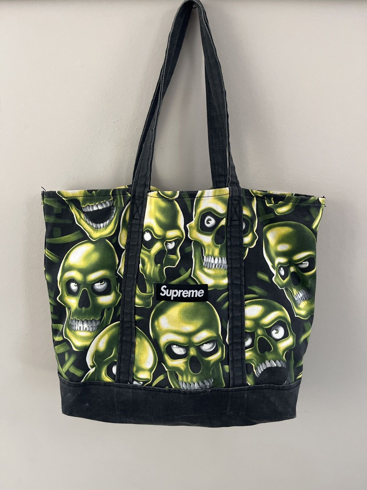 Supreme skull pile tote clearance