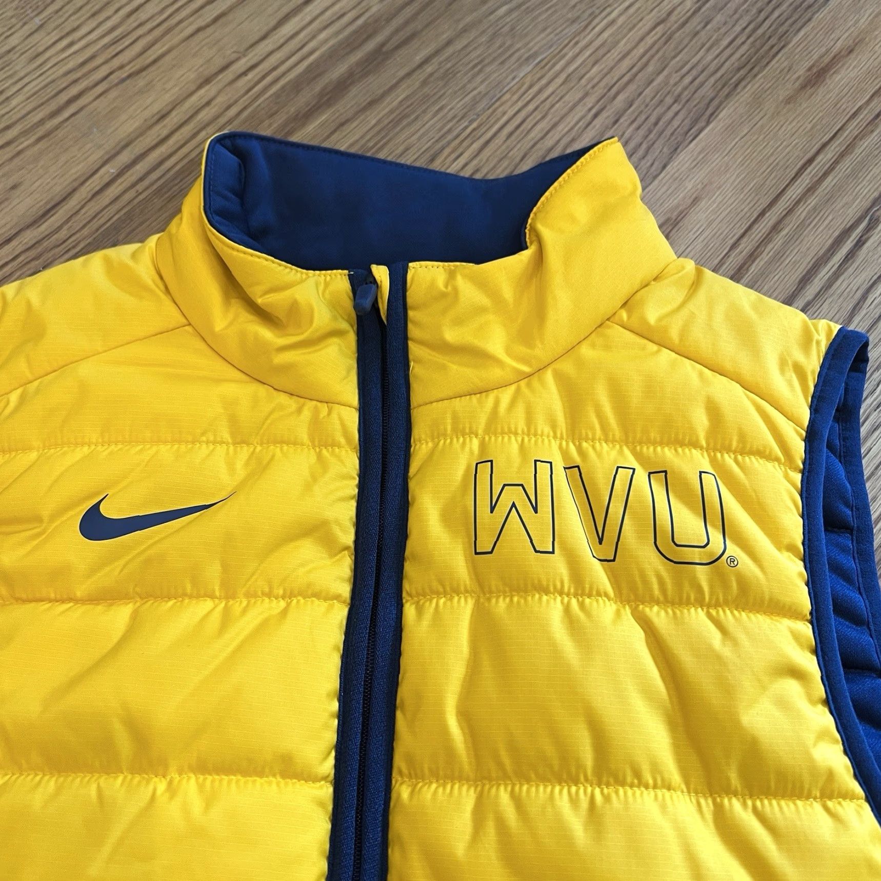Nike Women's Nike WVU Reversible Puffer Vest Small Yellow Sports Outdoor Casual Size S / US 4 / IT 40 - 2 Thumbnail