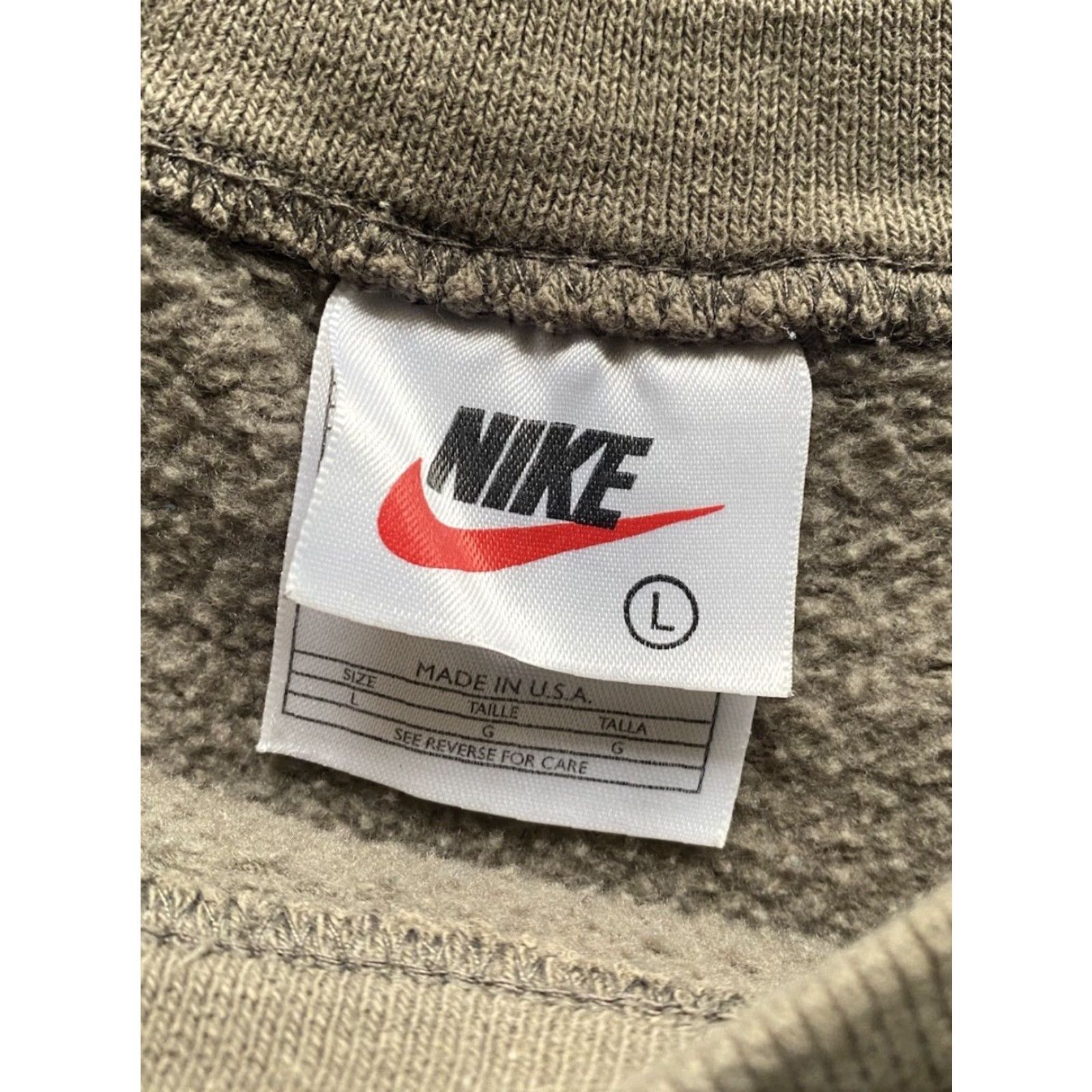 Nike VINTAGE Nike Sweatshirt United States Made In USA Mens L Crewneck Long Sleeve Pullover Sweatshirt Men Flaws Wear See Photos Size US L / EU 52-54 / 3 - 7 Thumbnail