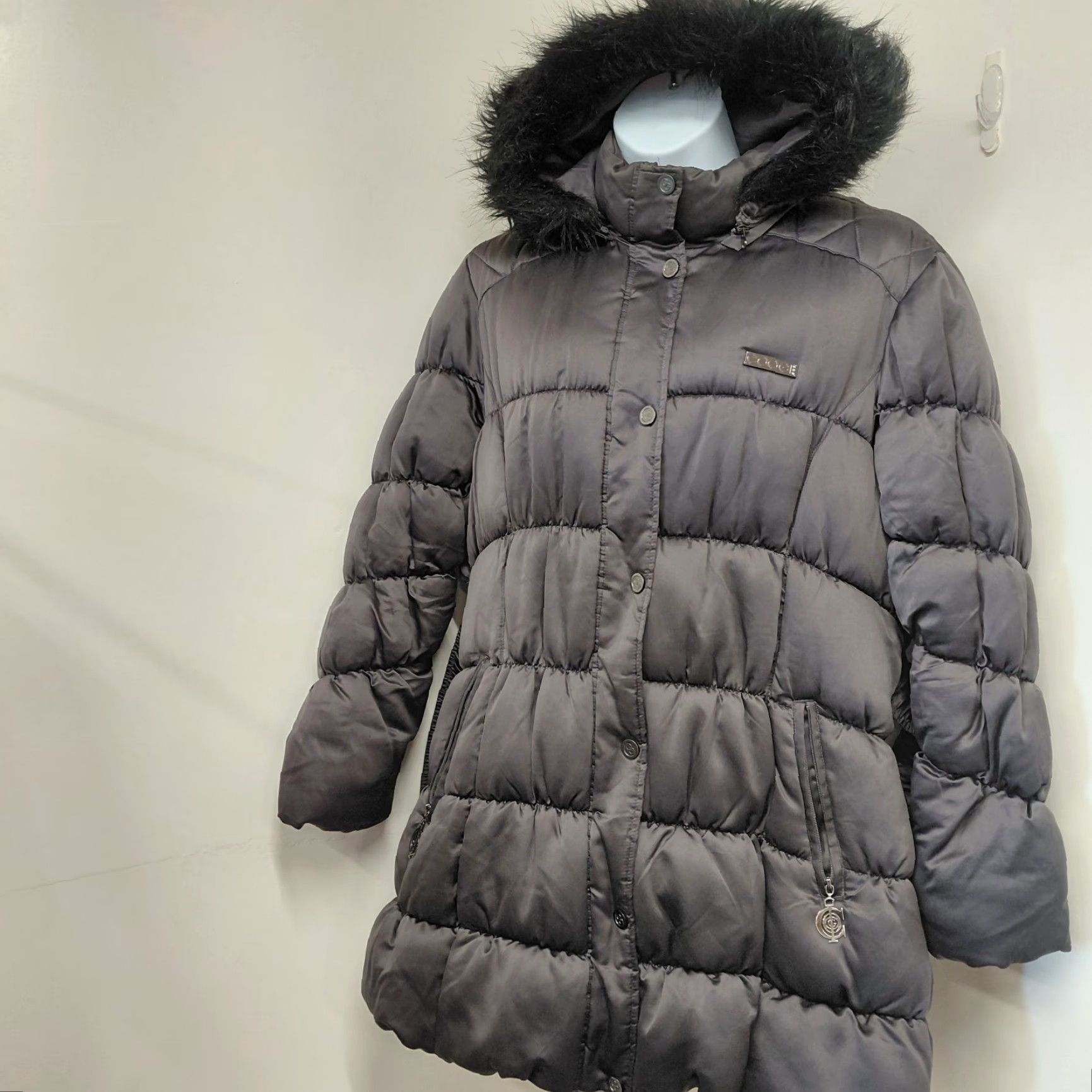Coogi **VINTAGE COOGI Women's Size 2X Brownish Black Puffer Coat** User: **Vintage COOGI Women's Size 2X Brownish Black Puffer Jacket** Size XXL / US 16-18 / IT 52-54 - 3 Thumbnail