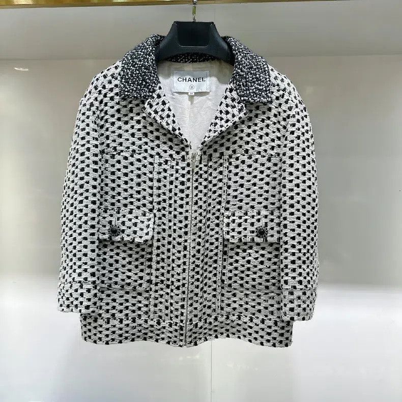 Chanel Chanel Black and white zipper jacket Size XS / US 0-2 / IT 36-38 - 1 Thumbnail