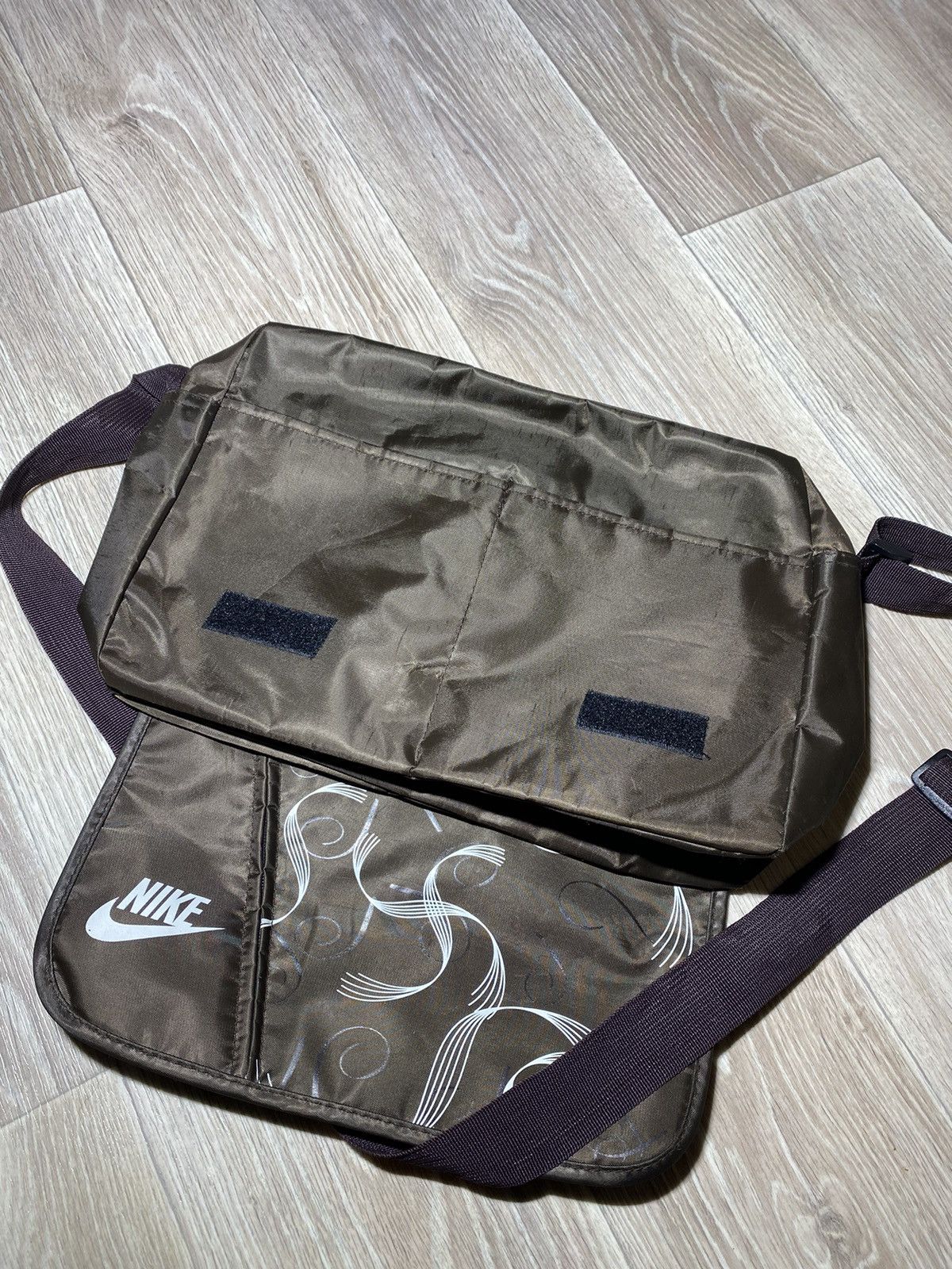 Nike Vintage Gorpcore Nike messenger sling pocket grailsale 🔥 bag Size ONE SIZE - 14 Thumbnail