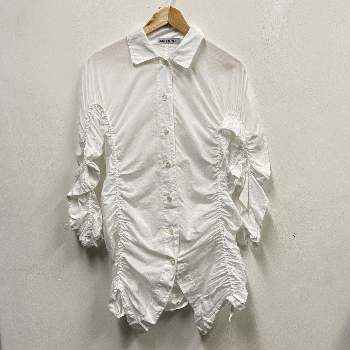 Issey Miyake Issey Miyake White Ruched Button-Up Shirt Size M / US 6-8 / IT 42-44 - 1 Thumbnail
