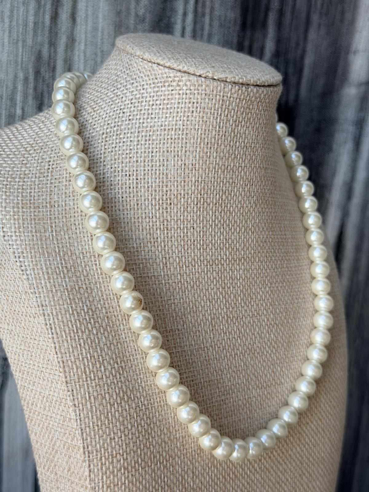 Other Vintage Glass Pearl Necklace 16” Classic Strand Size ONE SIZE - 1 Thumbnail