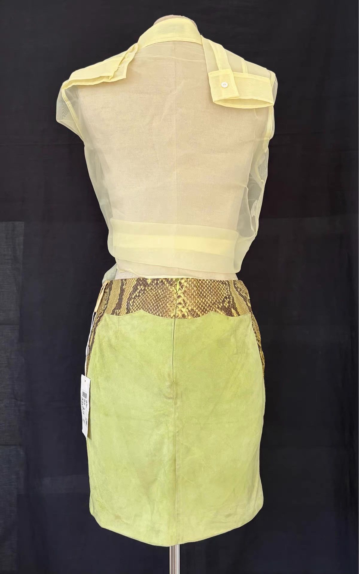 Versace Gianni Versace Genuine Leather Mini Skirt。Ｑ21 Size 28" / US 6 / IT 42 - 3 Thumbnail