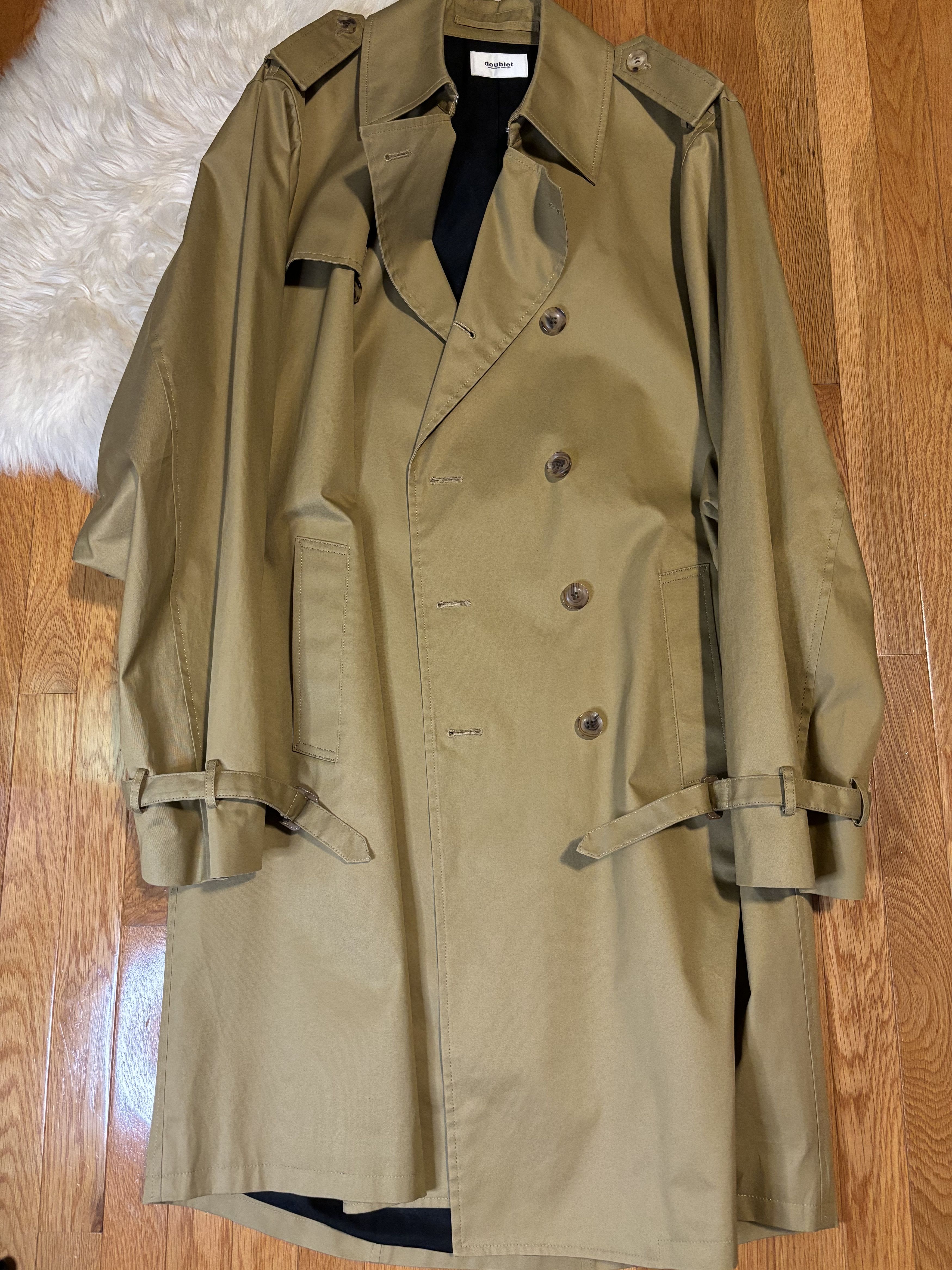 SS23 INVISIBLE TRENCH COAT
