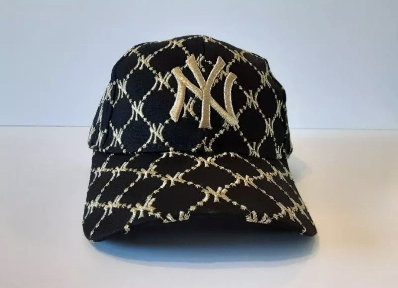 New York Yankees × Vintage NY Yankees Luxury Fashion Embroidery Hat (Black and Gold) Size ONE SIZE - 1 Thumbnail