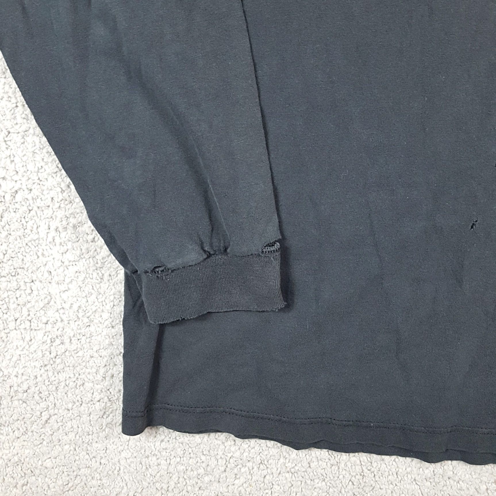 Nike VINTAGE Nike Swoosh Distressed T-Shirt Men's Large Black Y2K Grunge 90s Athletic Size US L / EU 52-54 / 3 - 4 Thumbnail