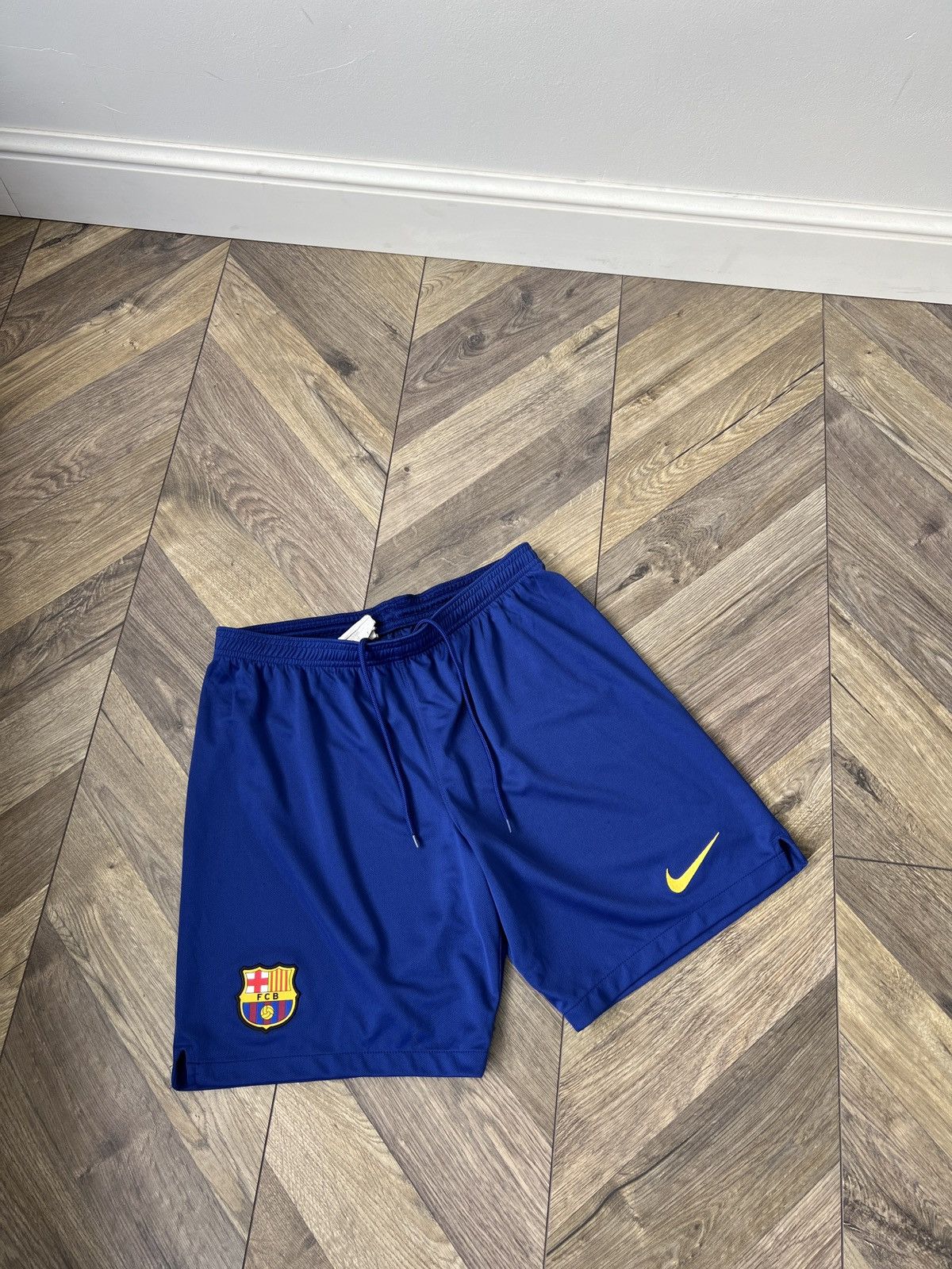 Nike Vintage Nike shorts Barcelona streetwear y2k style Size US 30 / EU 46 - 4 Thumbnail