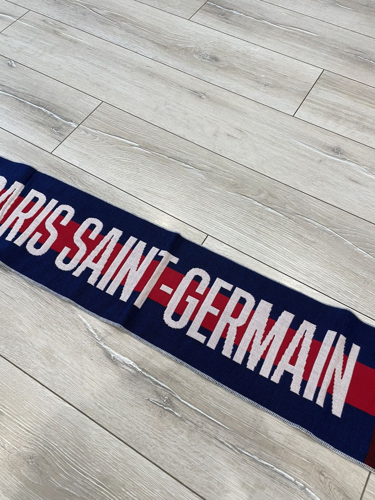 Vintage PSG PARIS SAINT GERMAIN FRENCH FOOTBALL SCARF Soccer Size ONE SIZE - 3 Thumbnail