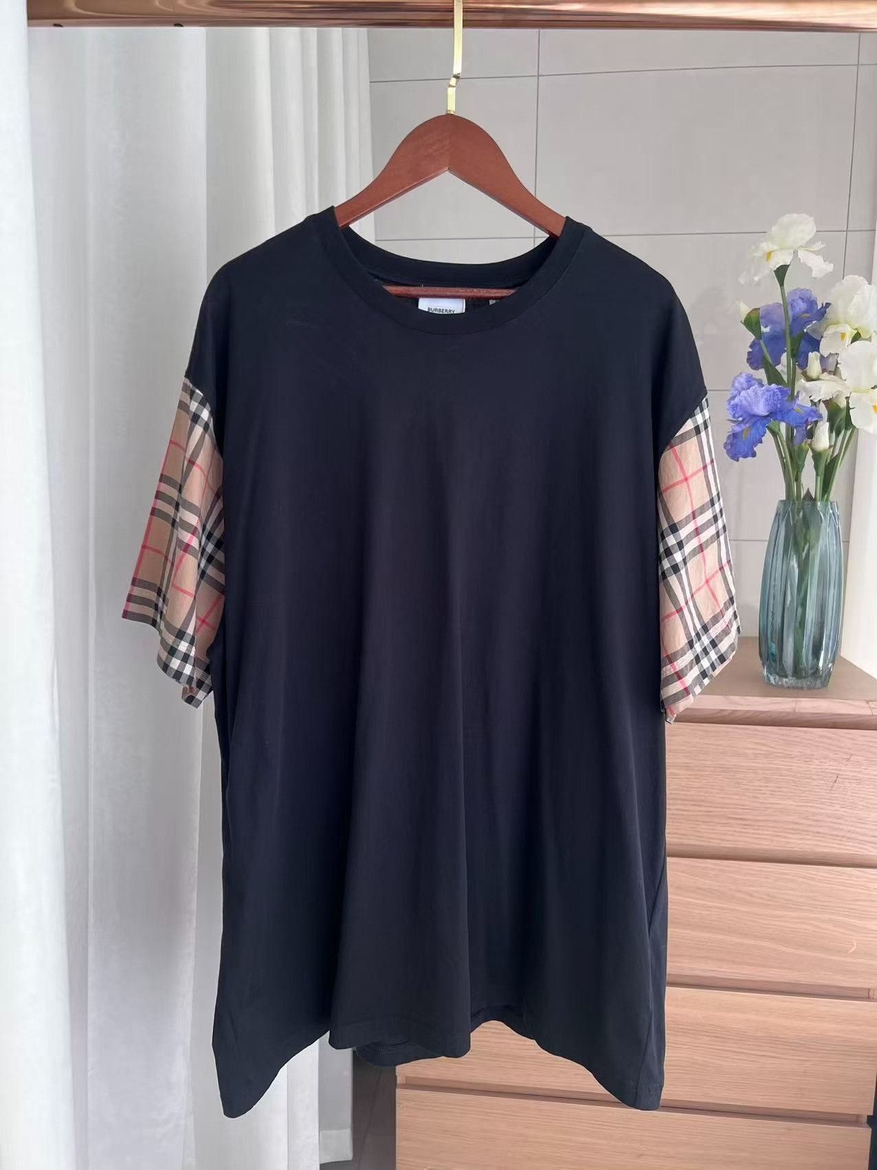 Burberry Burberry Short-Sleeve T-Shirt XL Size US XL / EU 56 / 4 - 1 Thumbnail