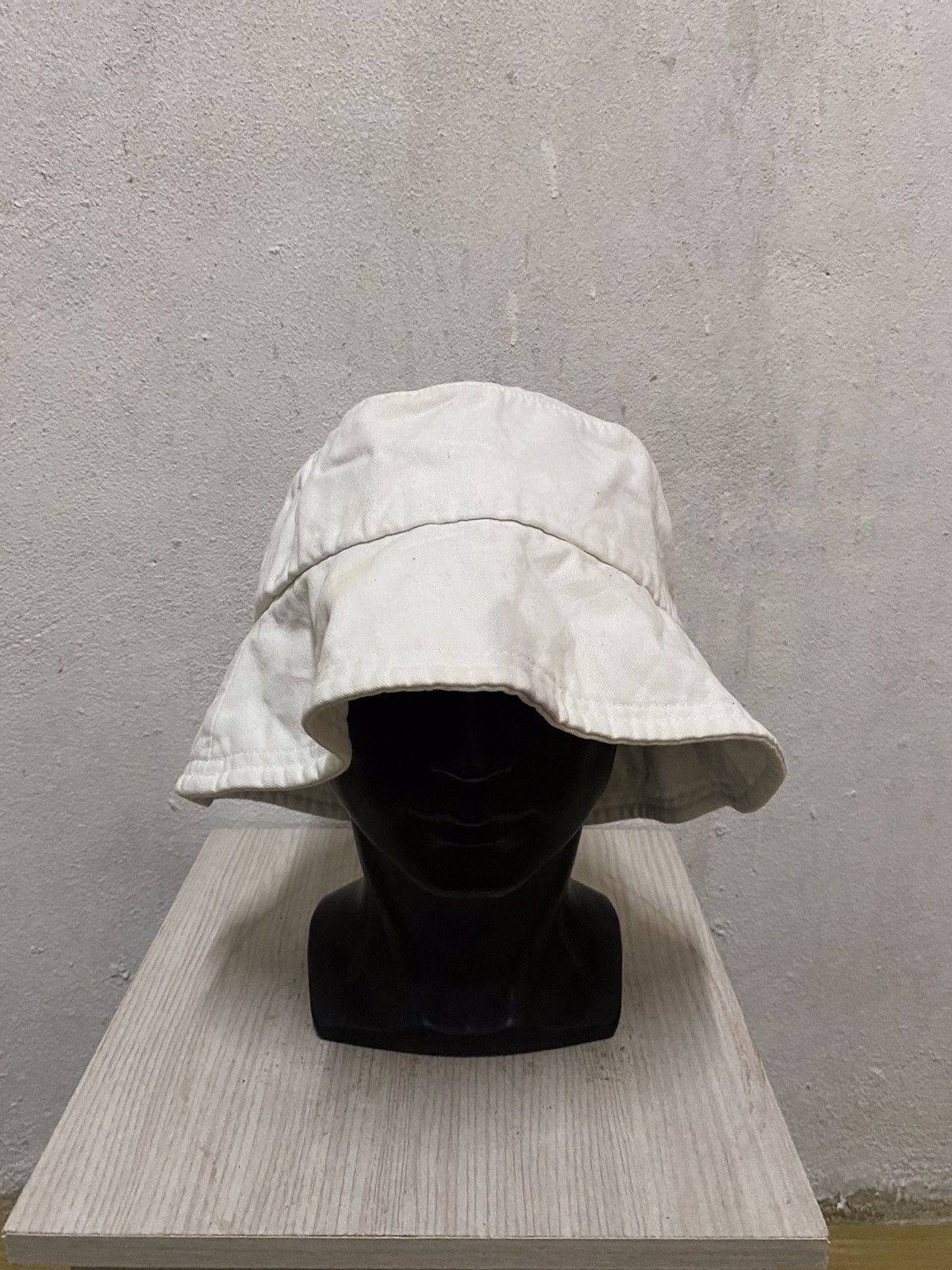 Japanese Brand Japanese Brand Miniso Plain Bucket Hat Size ONE SIZE - 2 Thumbnail