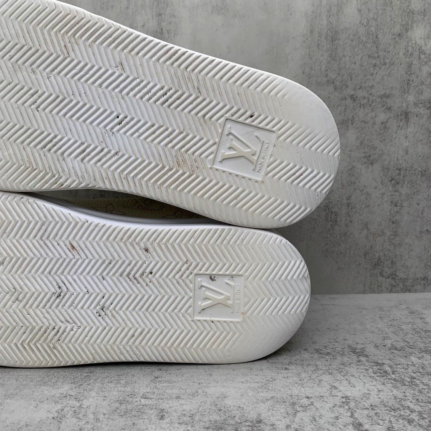Louis Vuitton Louis Vuitton White Monogram Sneakers 41 Size US 8 / EU 41 - 9 Thumbnail