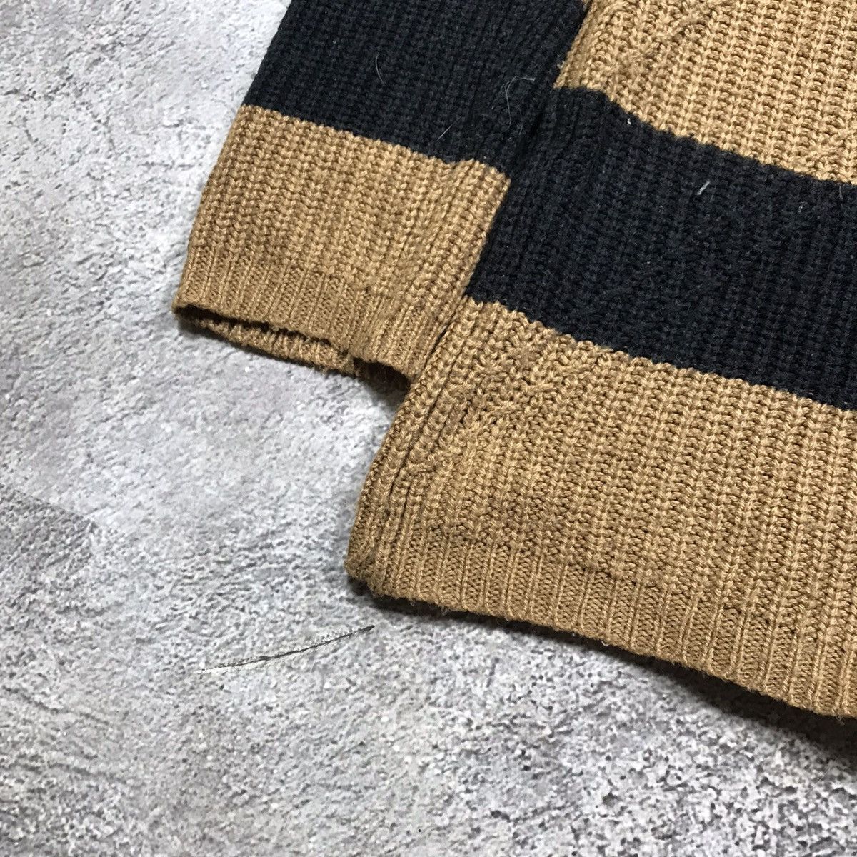 Vintage Vintage 90s Striped Knit Sweater Oversized Grunge Tan Logo M Size M / US 6-8 / IT 42-44 - 4 Thumbnail