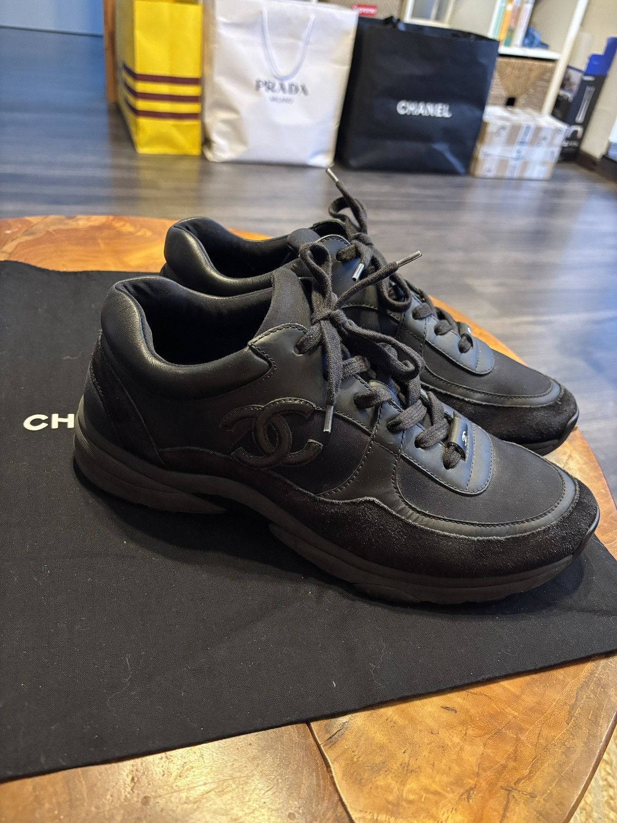 Chanel Chanel CC logo suede leather sneakers Size US 9 / EU 42 - 2 Thumbnail