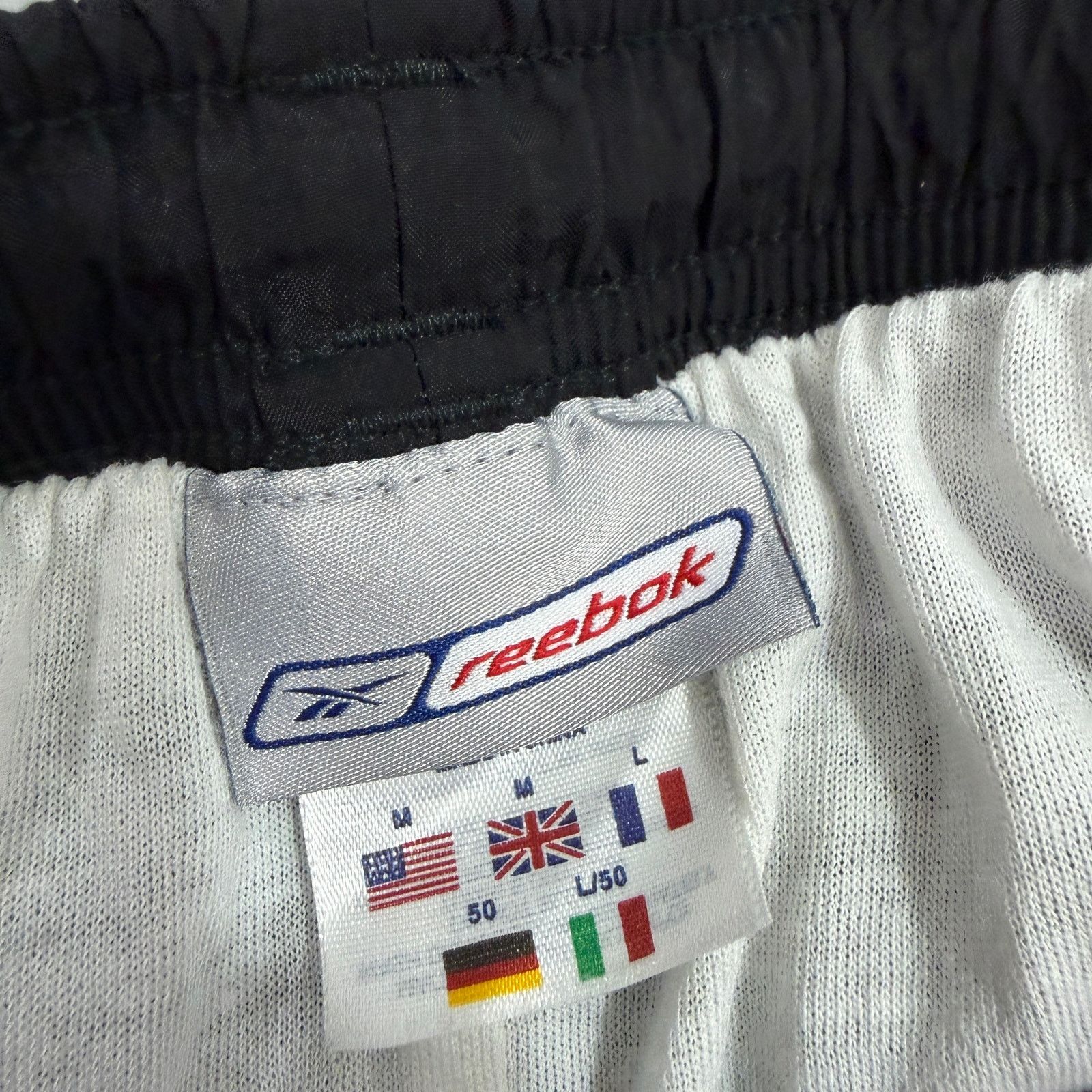 Reebok Vintage Reebok Windbreaker Track Pants Mens Medium Black Size US 32 / EU 48 - 4 Thumbnail