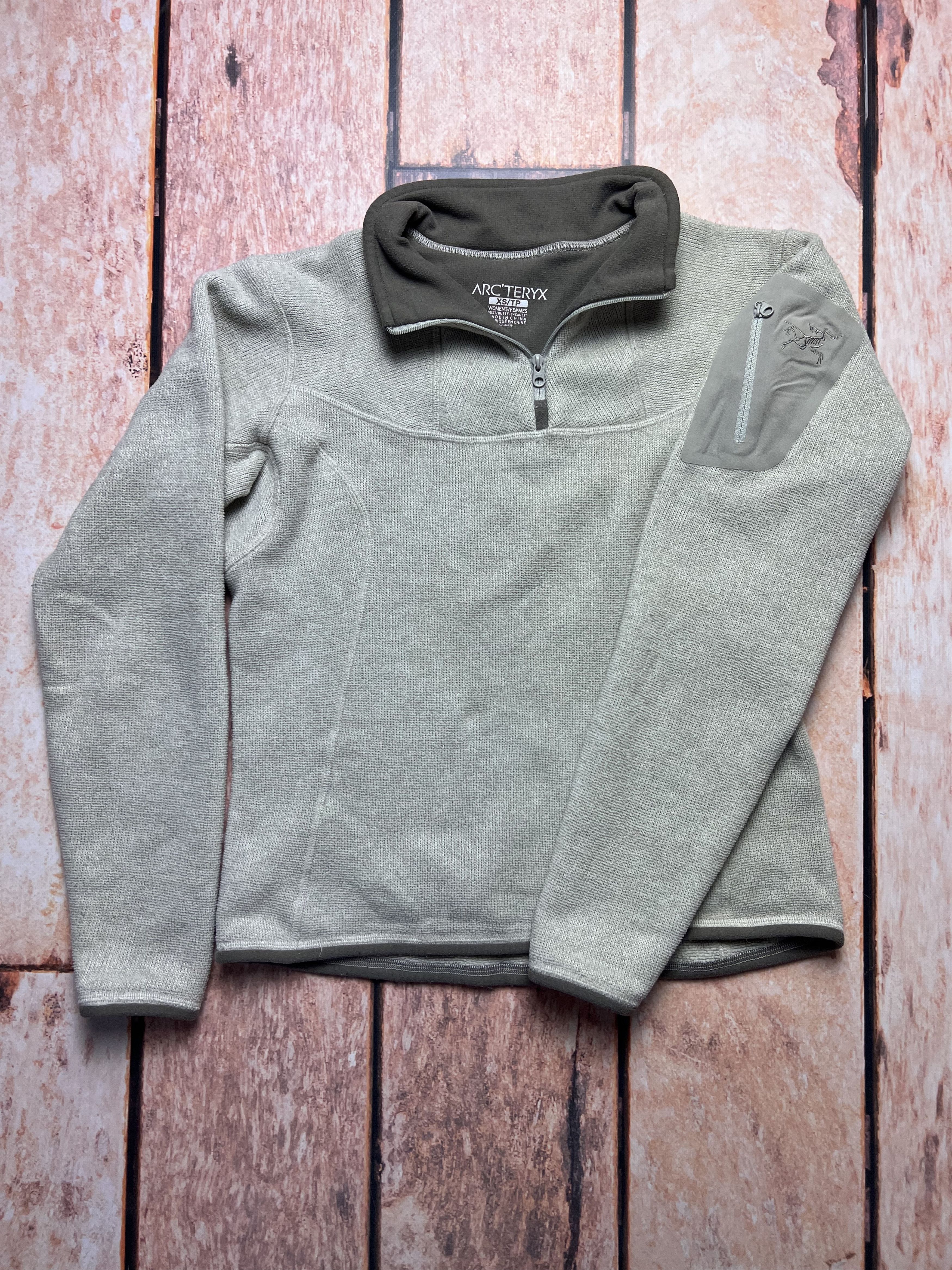 image of Arcteryx x Outdoor Life Arc'teryx Covert Zip Neck Fleece Sweatshirt Women's in Beige (Size XS)