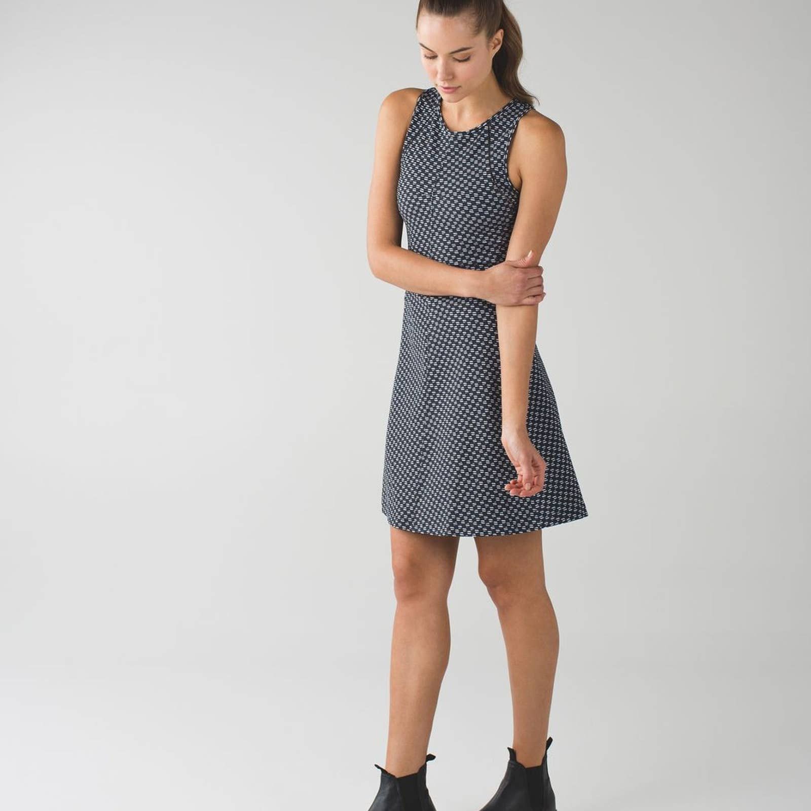 Lululemon Lululemon &go 'Til Dawn Dress size 6 Size M / US 6-8 / IT 42-44 - 1 Thumbnail
