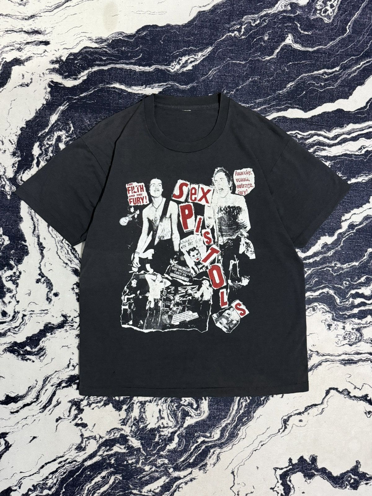 Band Tees Vintage sex pistols the filth & the fury 1980 tshirt Size US M / EU 48-50 / 2 - 11 Thumbnail