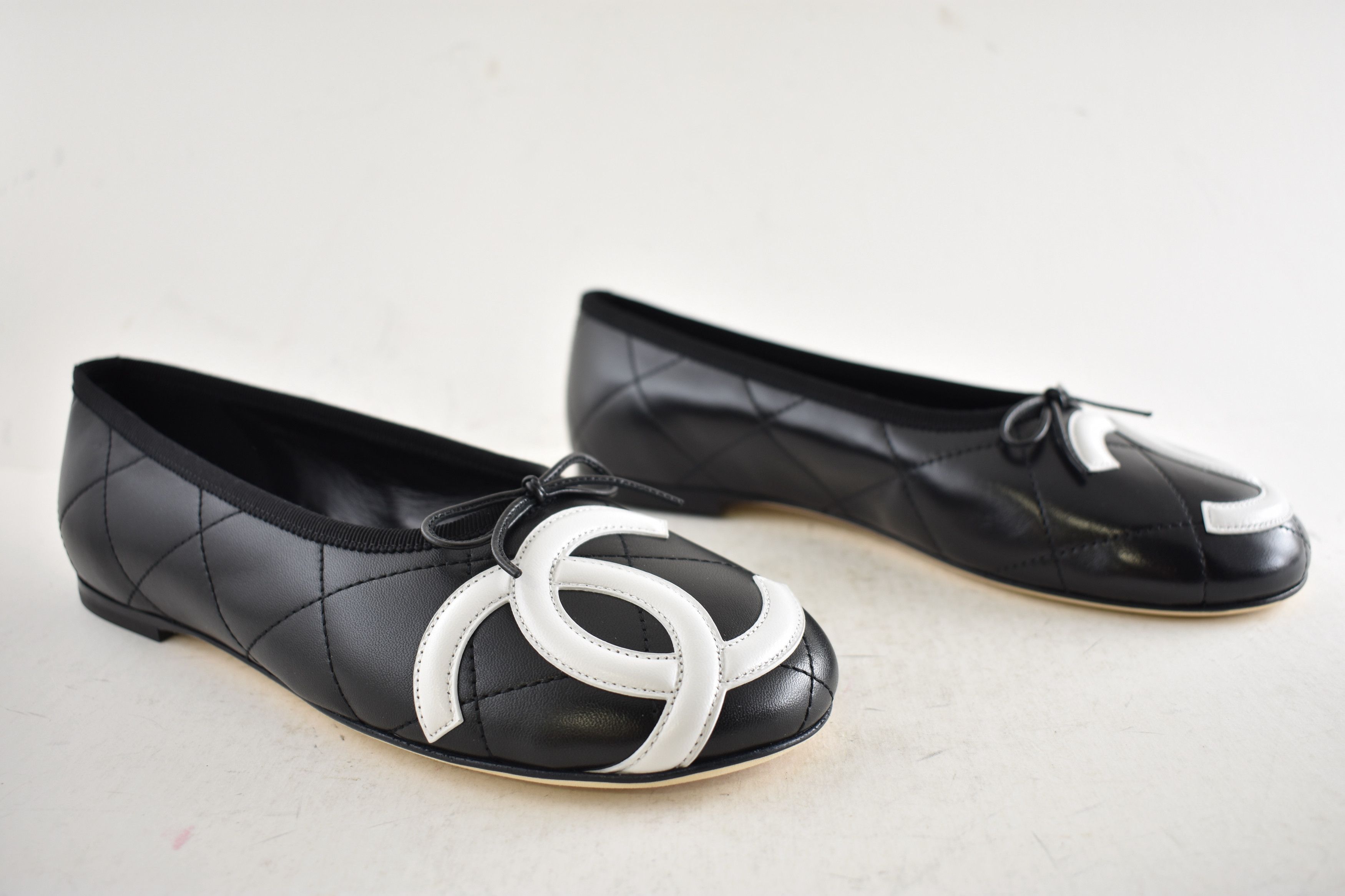 Chanel 26M Coco Beach Cambon White CC XL Ballet Ballerina Flat 37 Size US 7 / IT 37 - 4 Thumbnail