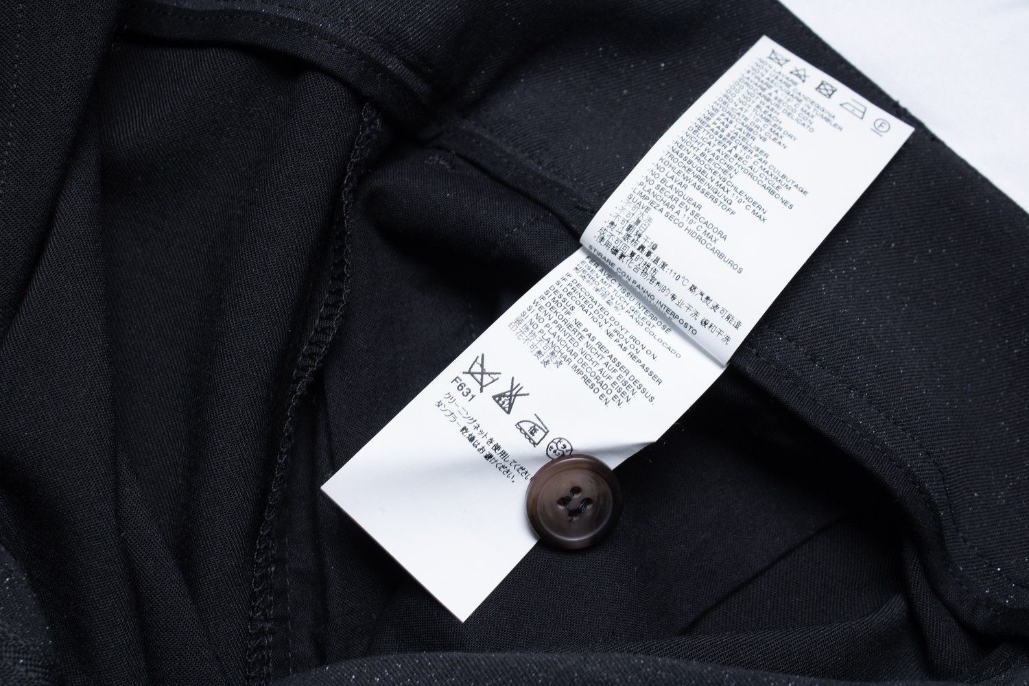 Maison Margiela Maison Margiela, glitter shorts in black Size 28" / US 6 / IT 42 - 7 Thumbnail