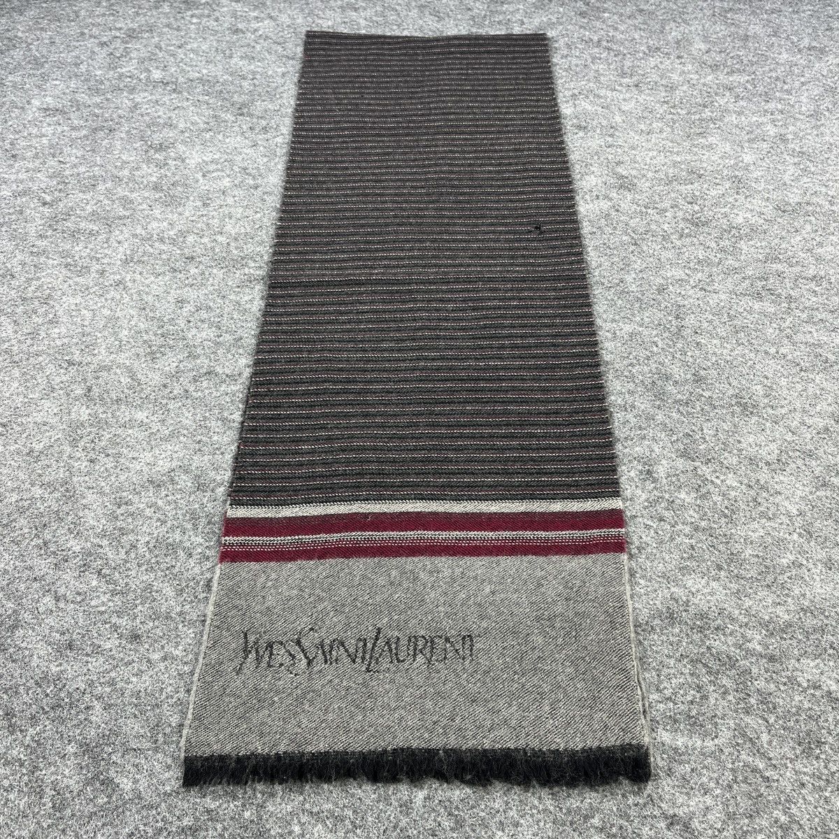 Yves Saint Laurent Scarf / Muffler / Neckwear T889