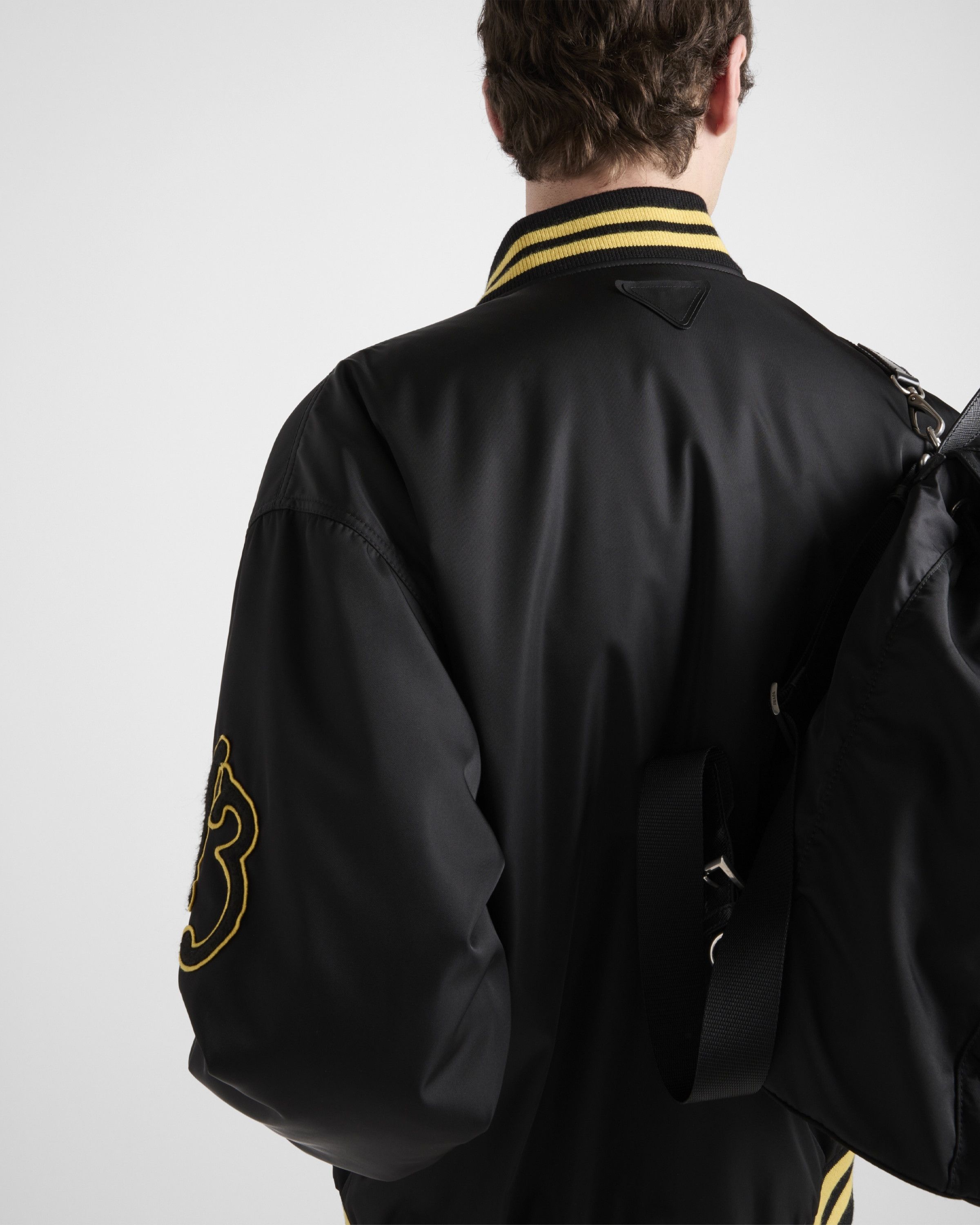 Prada o1la1rc1a0925 Re-Nylon Bomber Jacket With Patch in Black Size US M / EU 48-50 / 2 - 6 Thumbnail