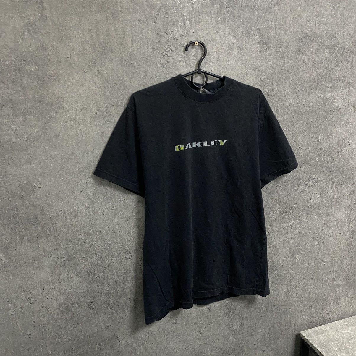 Oakley Vintage Oakley T-Shirt Software Big Logo Japanese Outdoor Size US M / EU 48-50 / 2 - 4 Thumbnail
