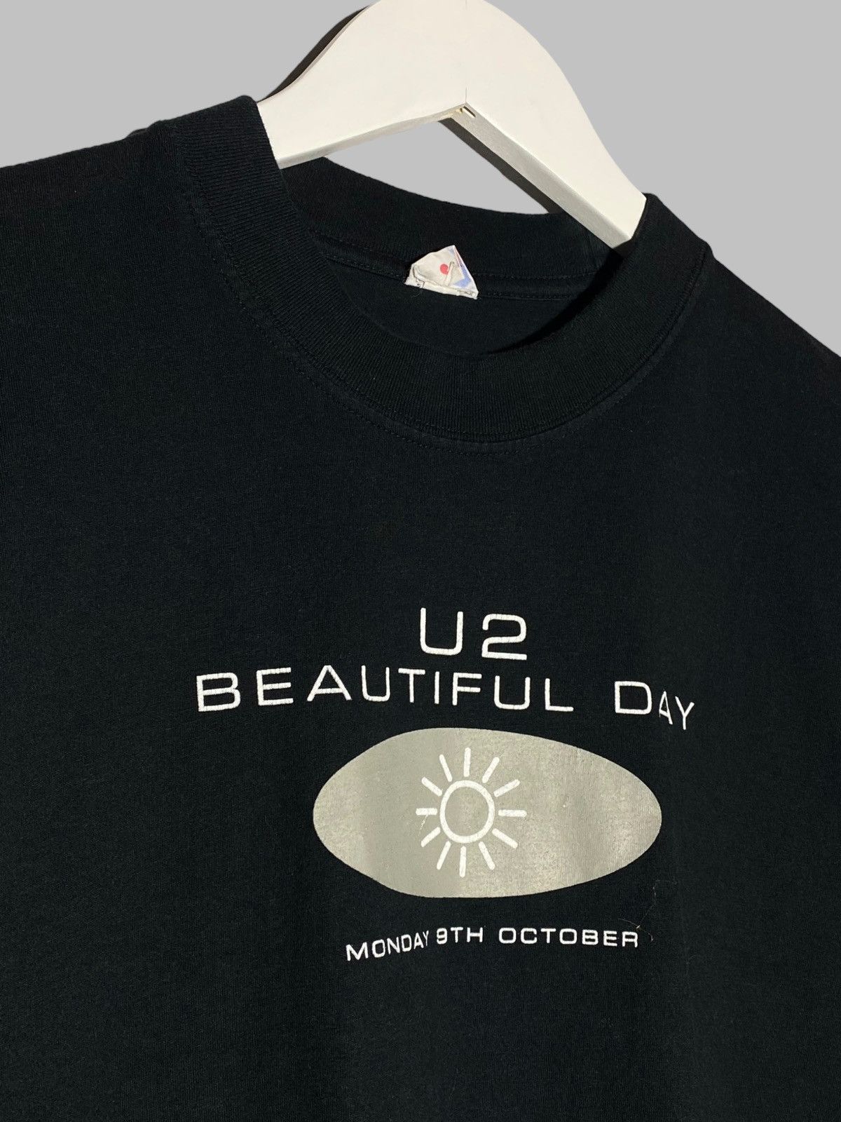 Band Tees 🔥 U2 BEAUTIFUL DAY TEE Y2K TOUR VINTAGE BAND SHIRT 90s VIBES Size US M / EU 48-50 / 2 - 3 Thumbnail