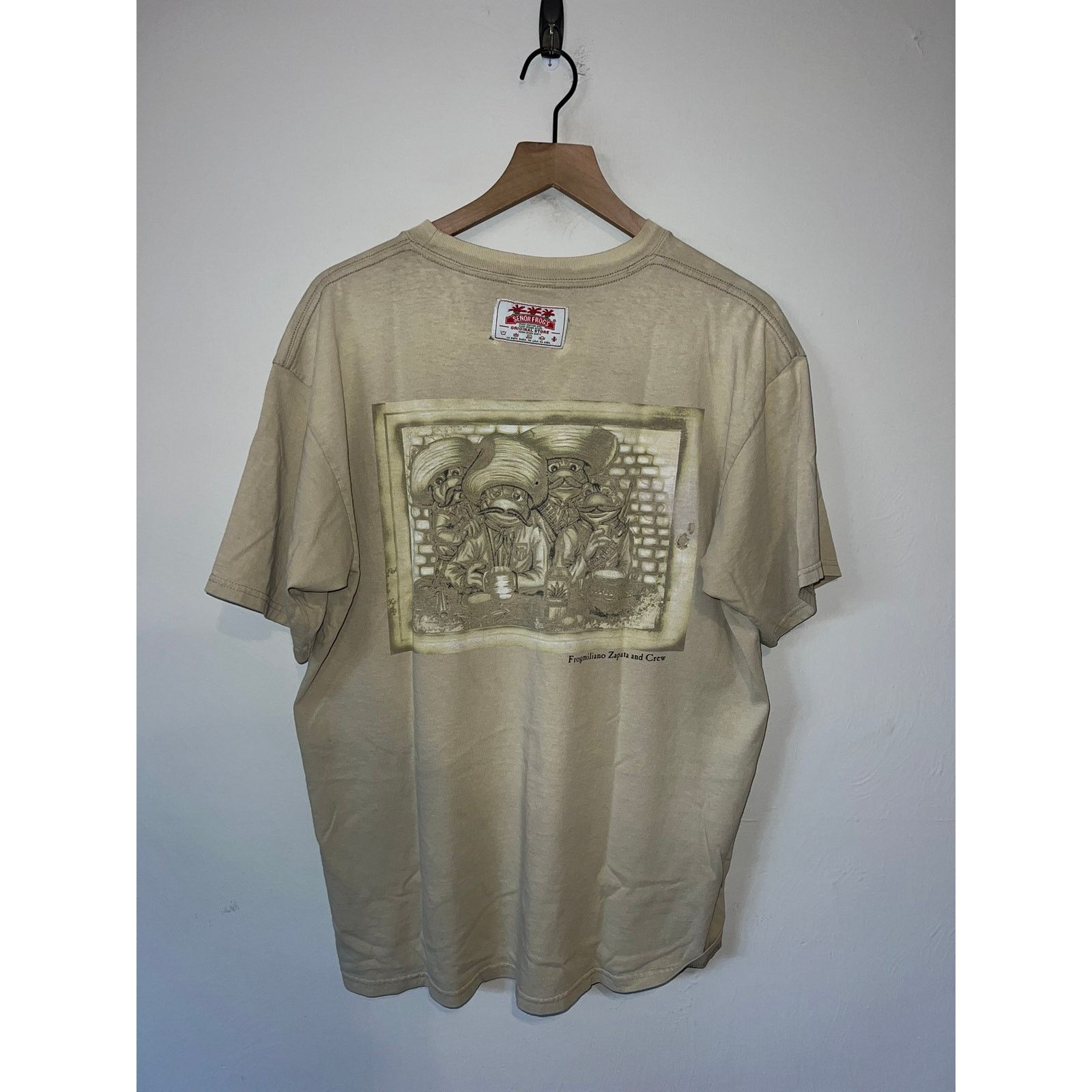 Vintage Vintage Senor Frogs Shirt Frogmiliano Zapata & Crew Stained Size US XL / EU 56 / 4 - 1 Thumbnail