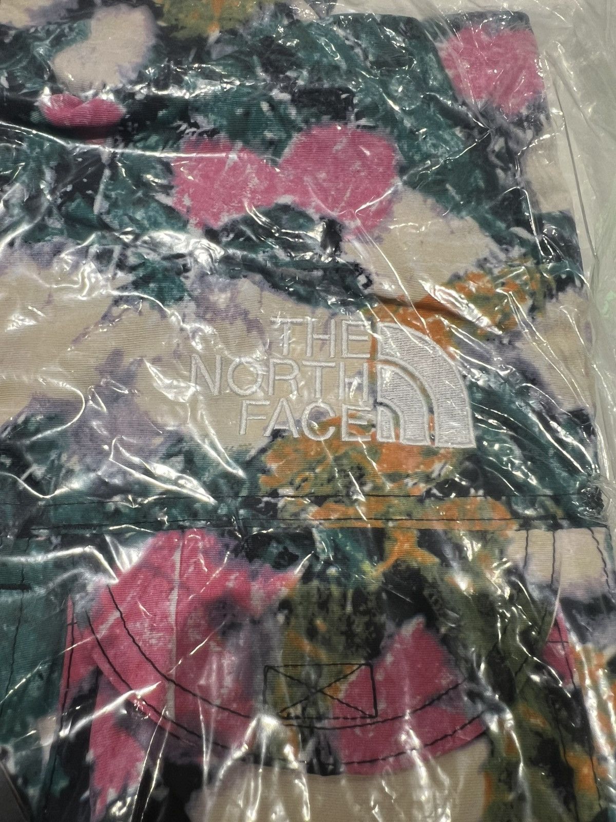 Supreme × The North Face Supreme The North Face Trekking S/S Shirt Large Floral Size US L / EU 52-54 / 3 - 5 Thumbnail