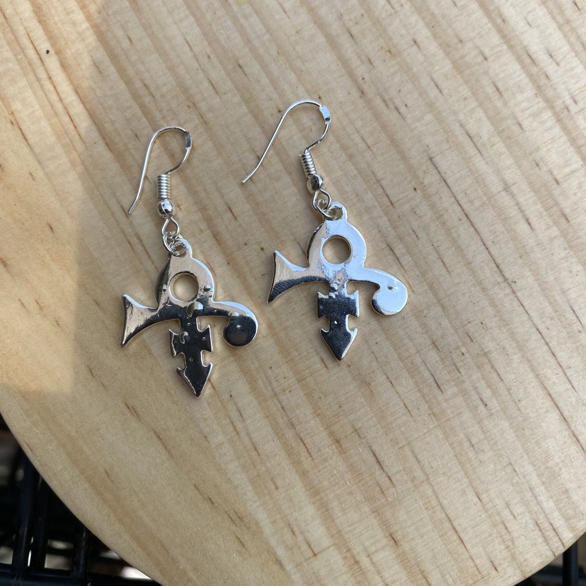 Other Prince Symbol Earrings Dangle Drop Silvertone *DEFECT* 1in Size ONE SIZE - 1 Thumbnail