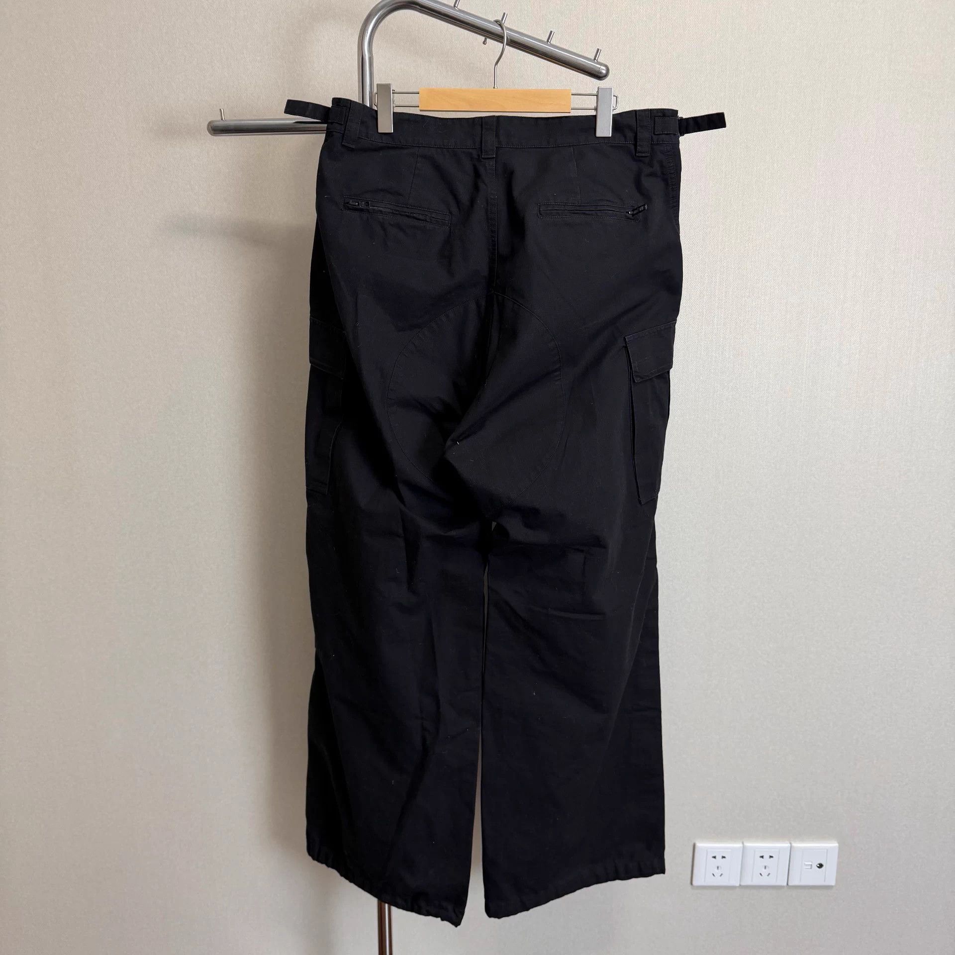 Balenciaga Balenciaga FW22 Black Low Rise Cargo Pants Size US 32 / EU 48 - 2 Thumbnail
