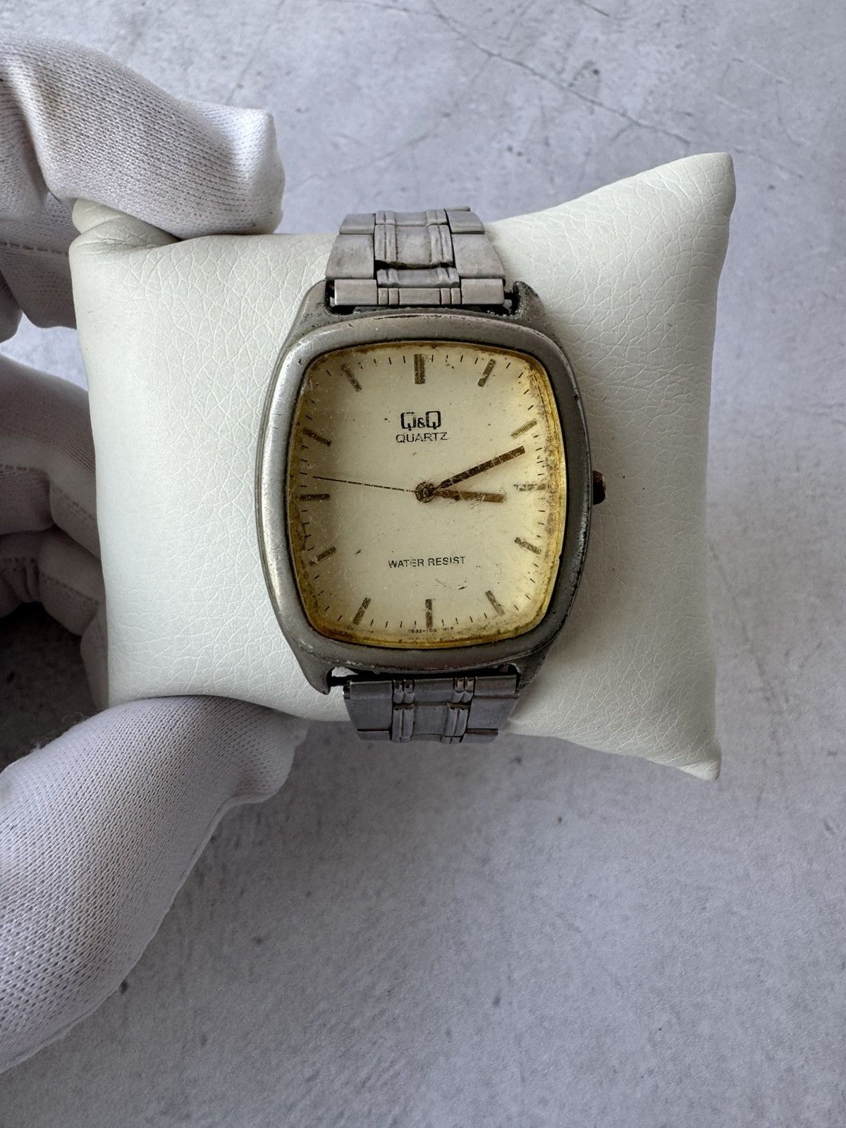 Vintage Q&Q Japanese Style Watch Vintage Size ONE SIZE - 1 Thumbnail