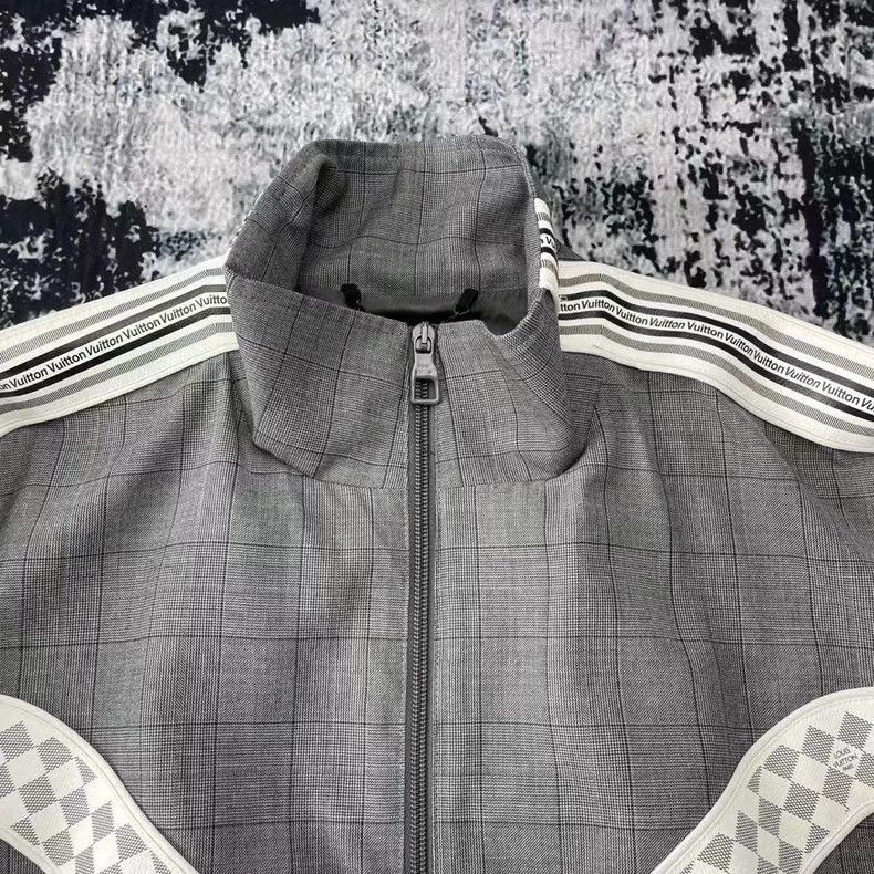 Louis Vuitton Louis Vuitton LV grey check chequered patchwork stand-up co Size US M / EU 48-50 / 2 - 2 Thumbnail