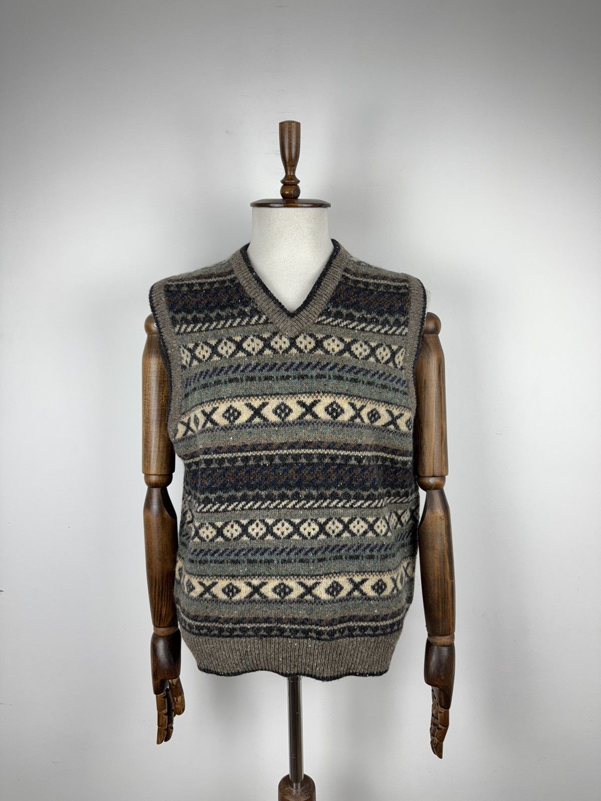 Burton × Vintage Vintage Burtons Abstract Wool Retro 90’ Vest Sweater size L Size US L / EU 52-54 / 3 - 1 Thumbnail