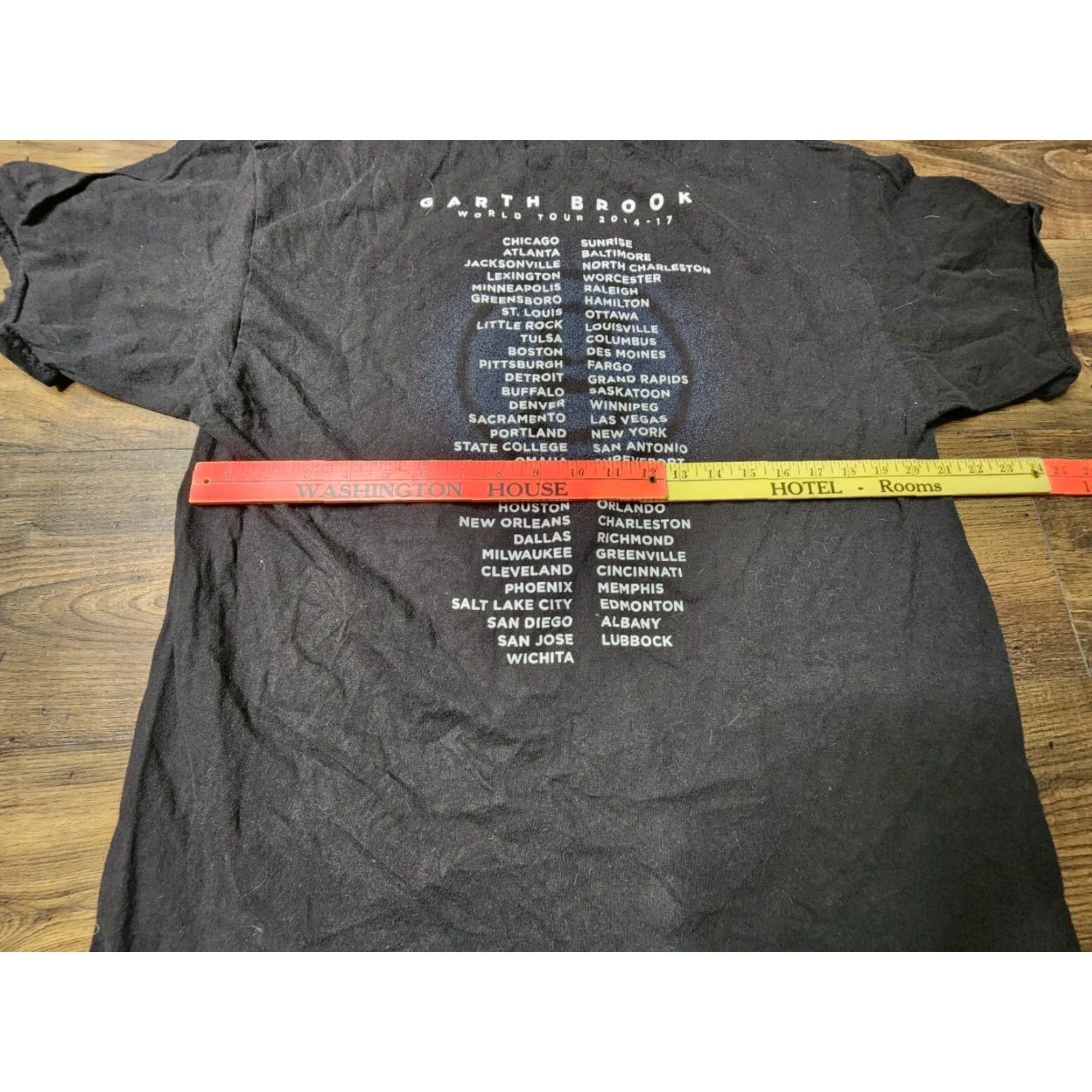 Brooks Garth Brooks World Tour T Shirt 2014-2017 Black XL Mens Short Sleeve Size US XL / EU 56 / 4 - 2 Thumbnail
