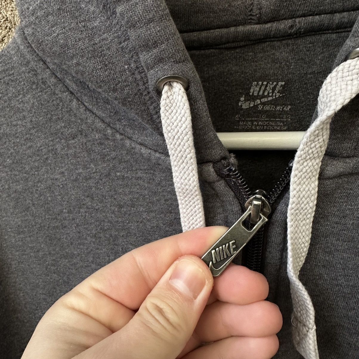 Nike Vintage Nike Zip Hoodie Small Logo Size XL Y2K 00s UsA Hype Size US XL / EU 56 / 4 - 8 Thumbnail
